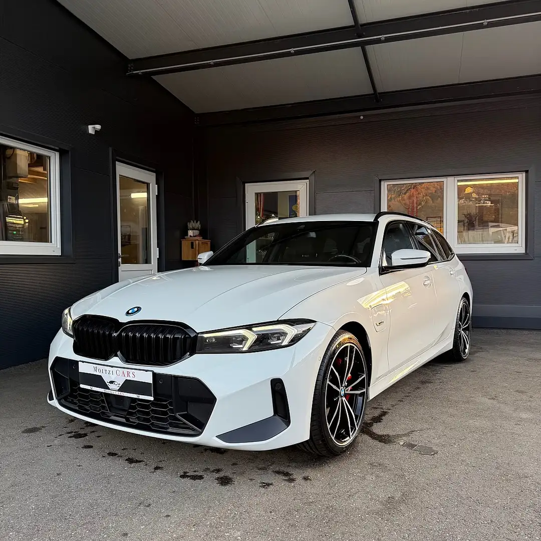 BMW 330 e PHEV xDrive Touring Aut. M-Sport Blanc - 1