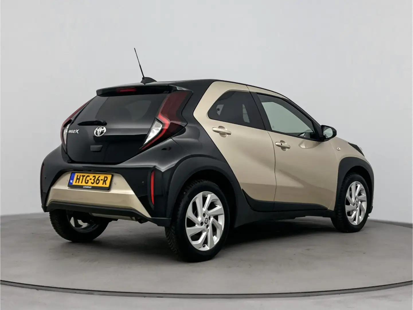 Toyota Aygo X 1.0 VVT-i S-CVT Premium Limited Automaat | Parkeer Bruin - 2