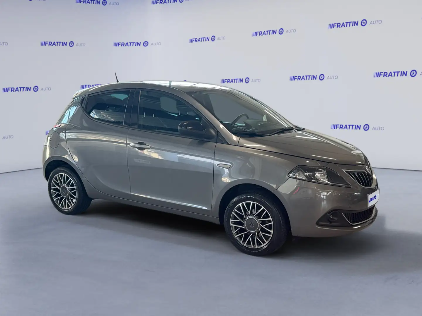 Lancia Ypsilon 1.0 FireFly 5 porte S&S Hybrid Gold Grigio - 2