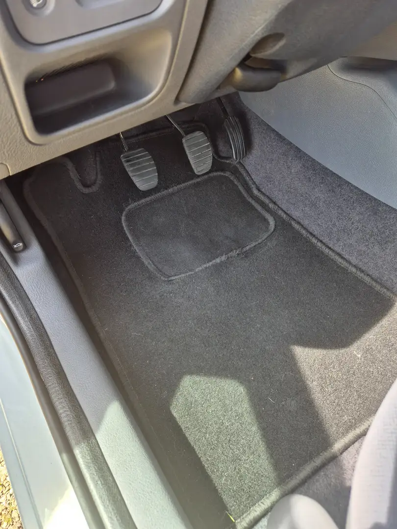 Renault Clio Clio 1.2  60 PS Silber - 2