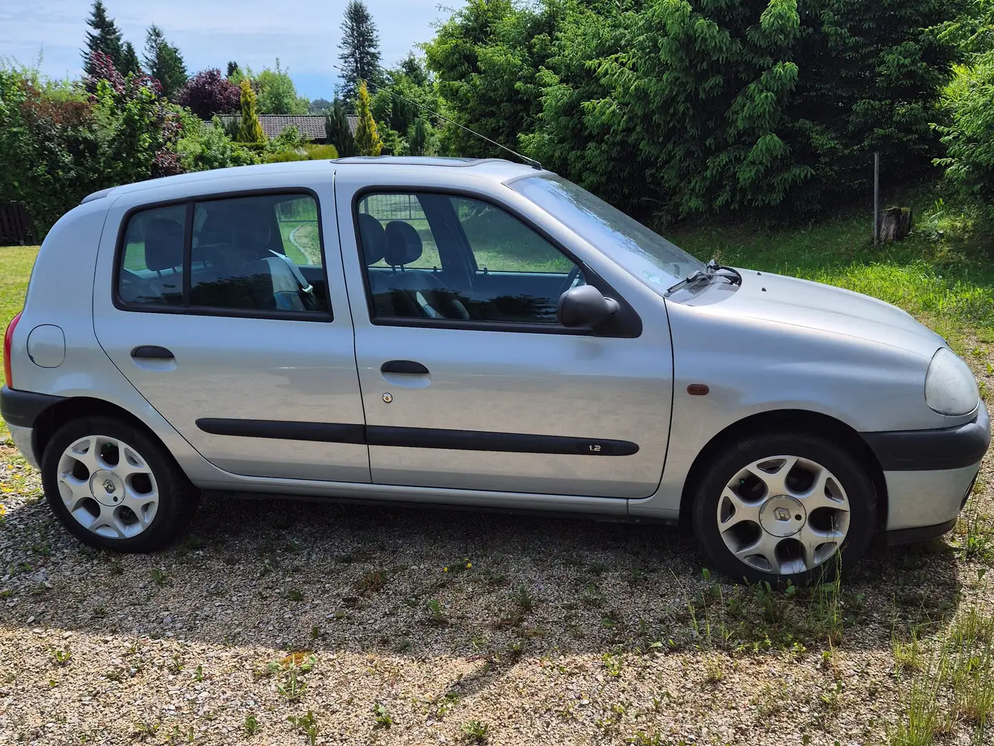 Renault Clio Clio 1.2  60 PS Srebrny - 2