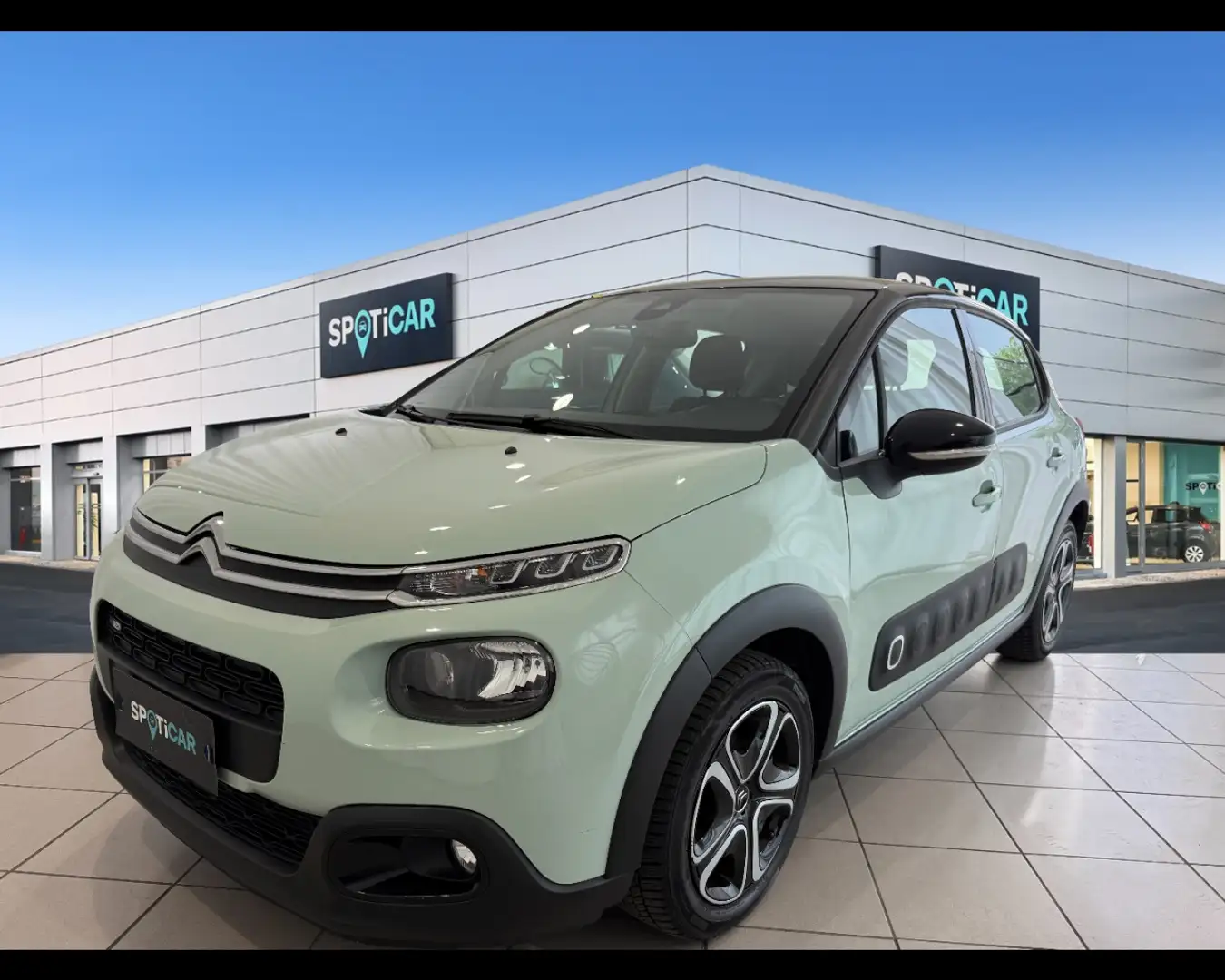 Citroen C3 1.2 PureTech Shine Groen - 1