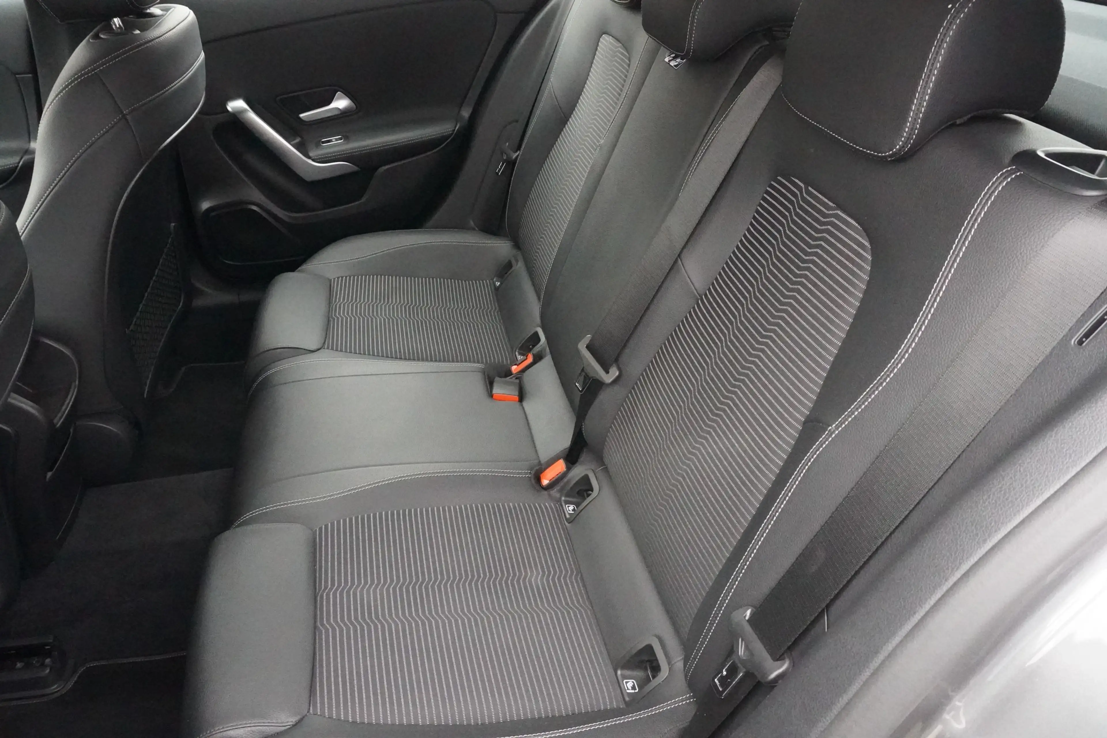 Mercedes-Benz A 180 A180 Progressive 7G-DCT LED Navi AHK Kamera PDC — photo 7