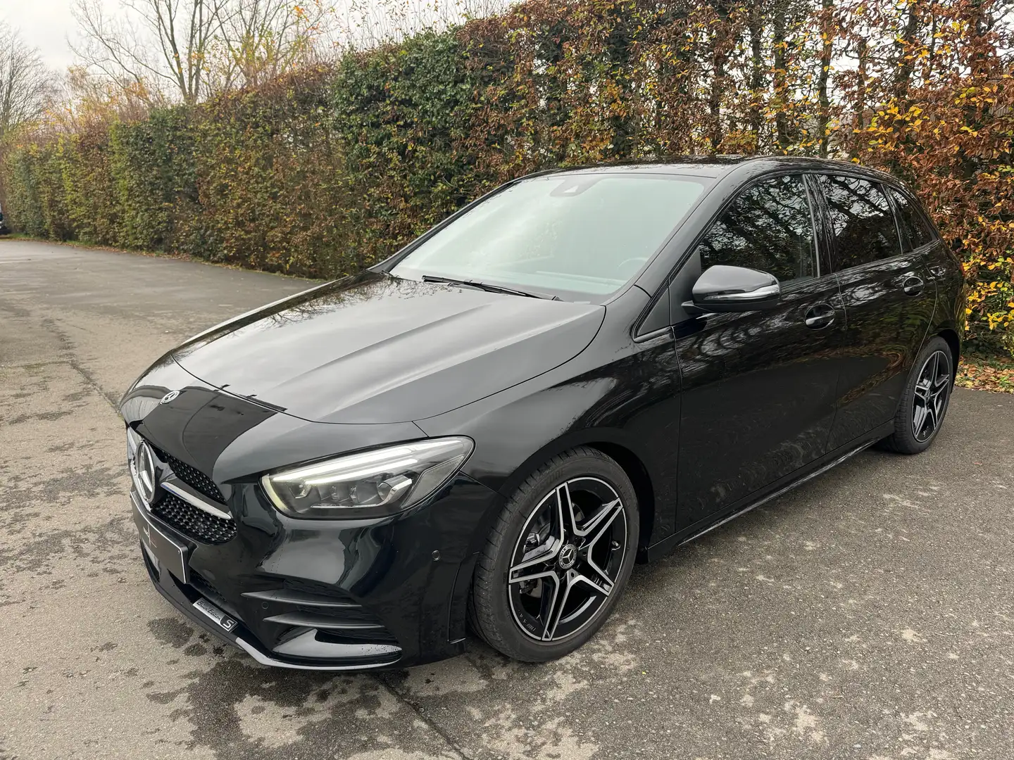 Mercedes-Benz B 200 PACK AMG / CAM / / PDC / / NAVI / Negro - 1