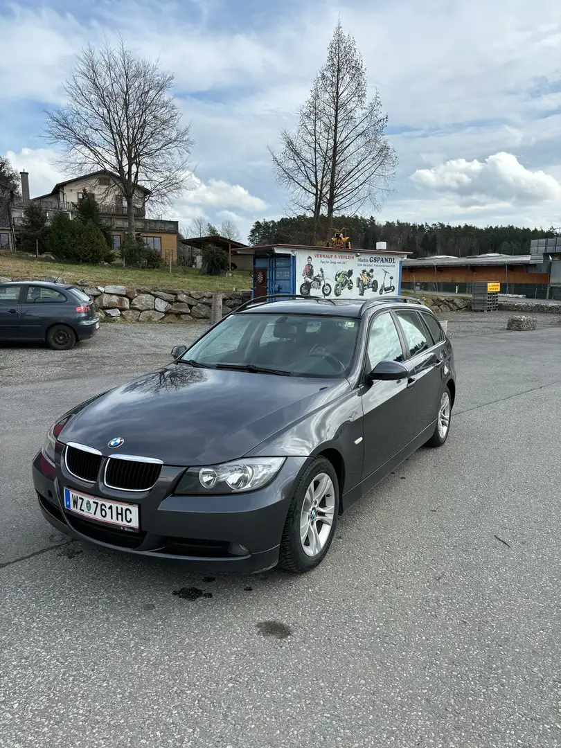 BMW 320 320d Touring Aut. Grau - 2