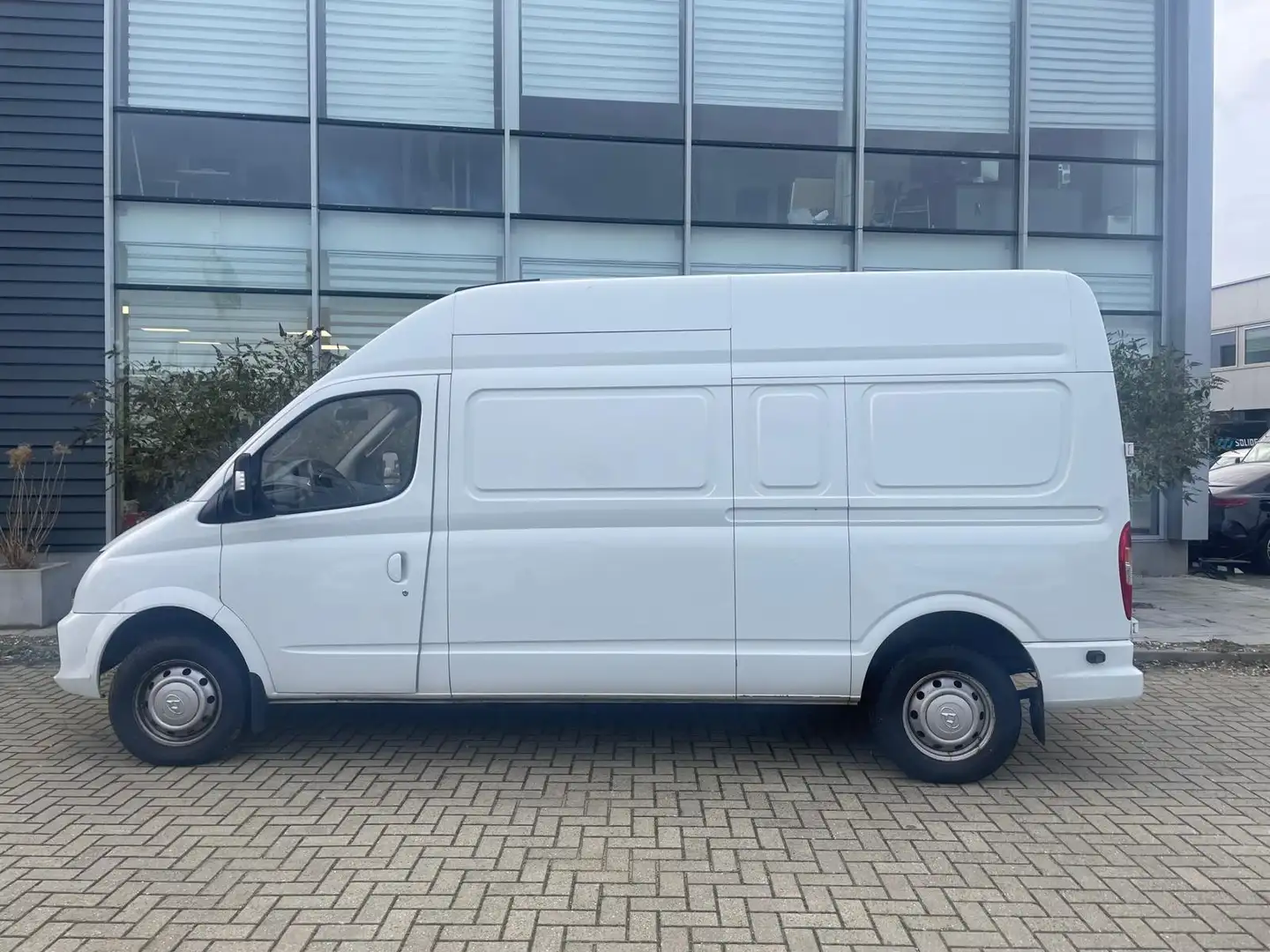 Maxus EV80 - 1