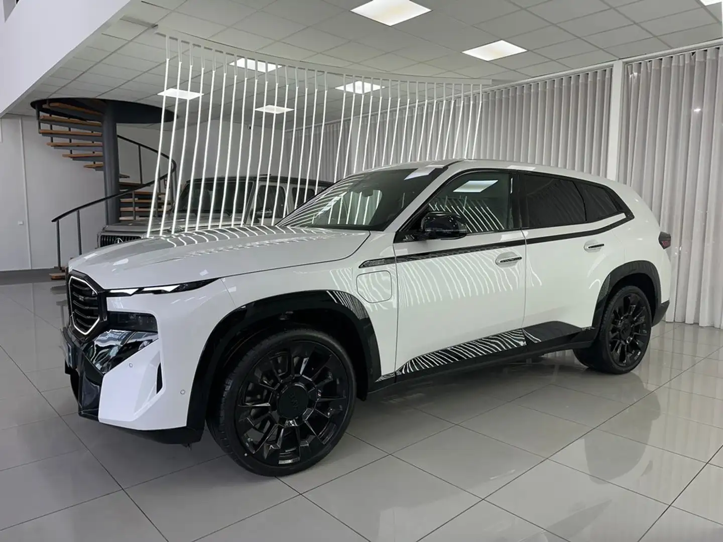 BMW XM 50e 350 kW (476 CV) Blanco - 2
