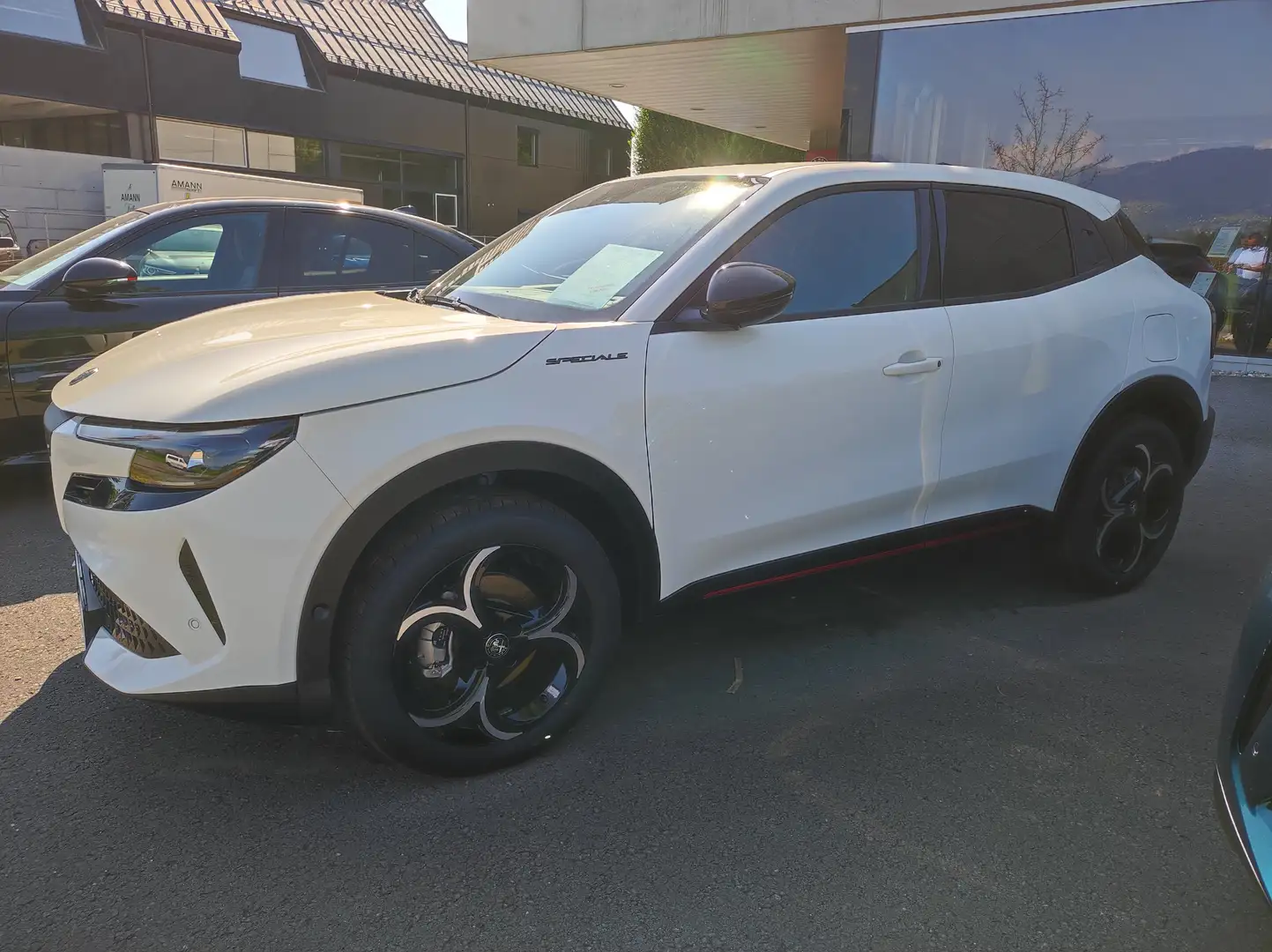 Alfa Romeo Junior Ibrida Speciale 1.2 MHEV e-DCT6 Weiß - 2