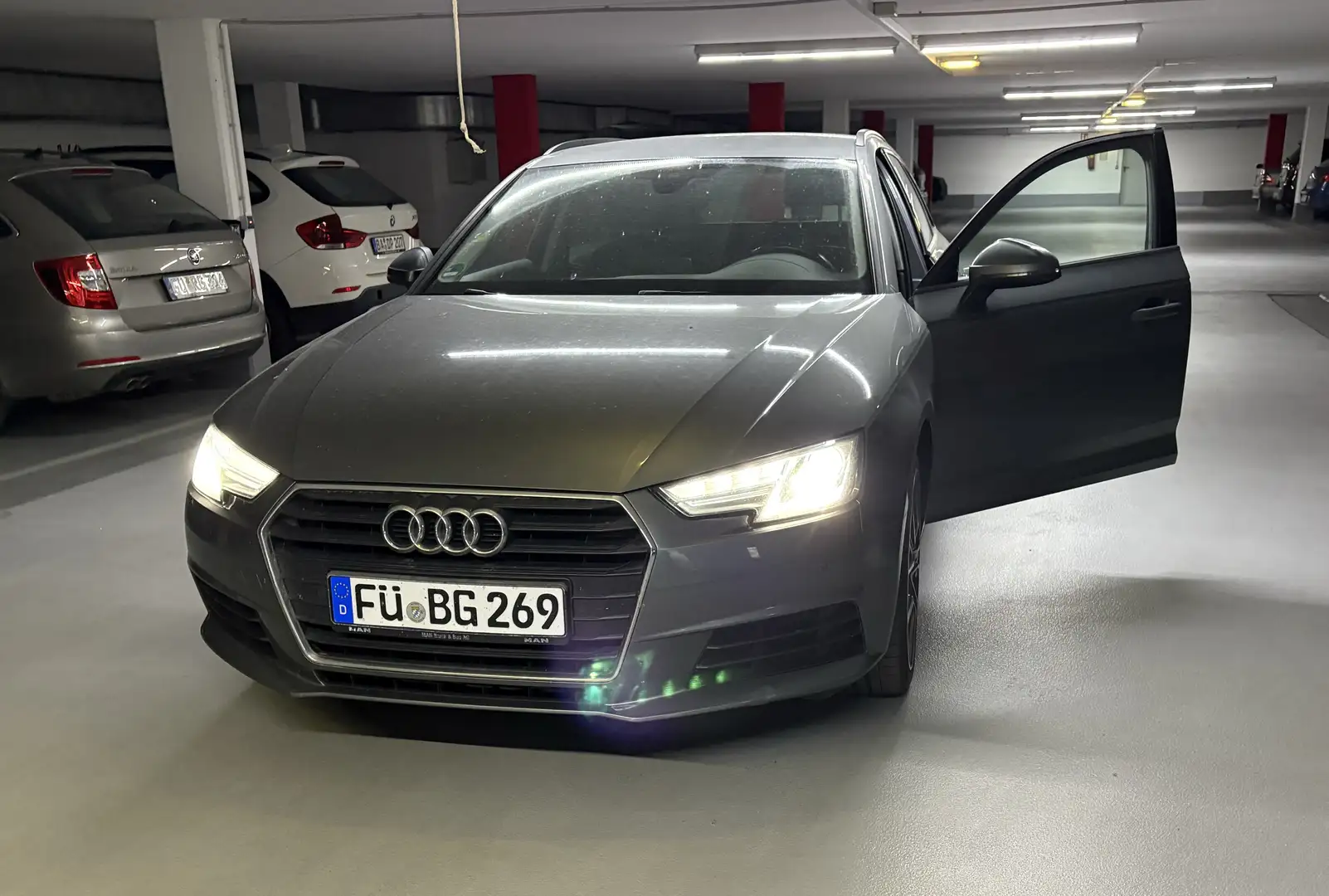 Audi A4 B8 ( A4 Avant 2.0 TDI ) Grau - 1