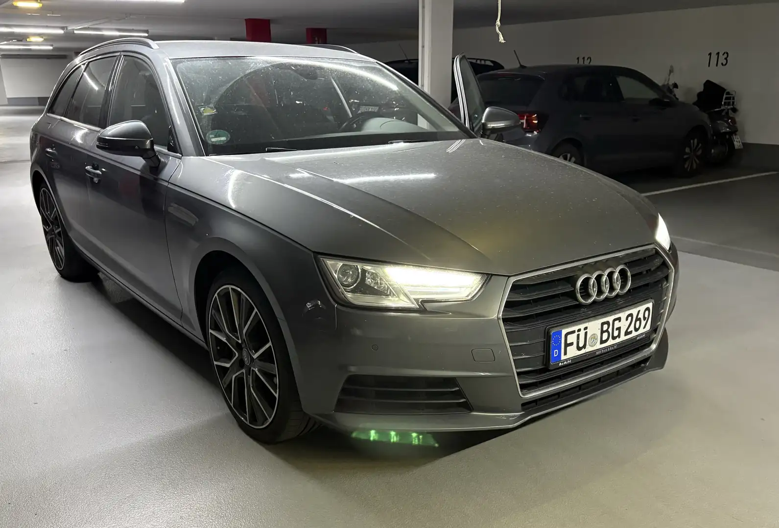 Audi A4 B8 ( A4 Avant 2.0 TDI ) Grau - 2
