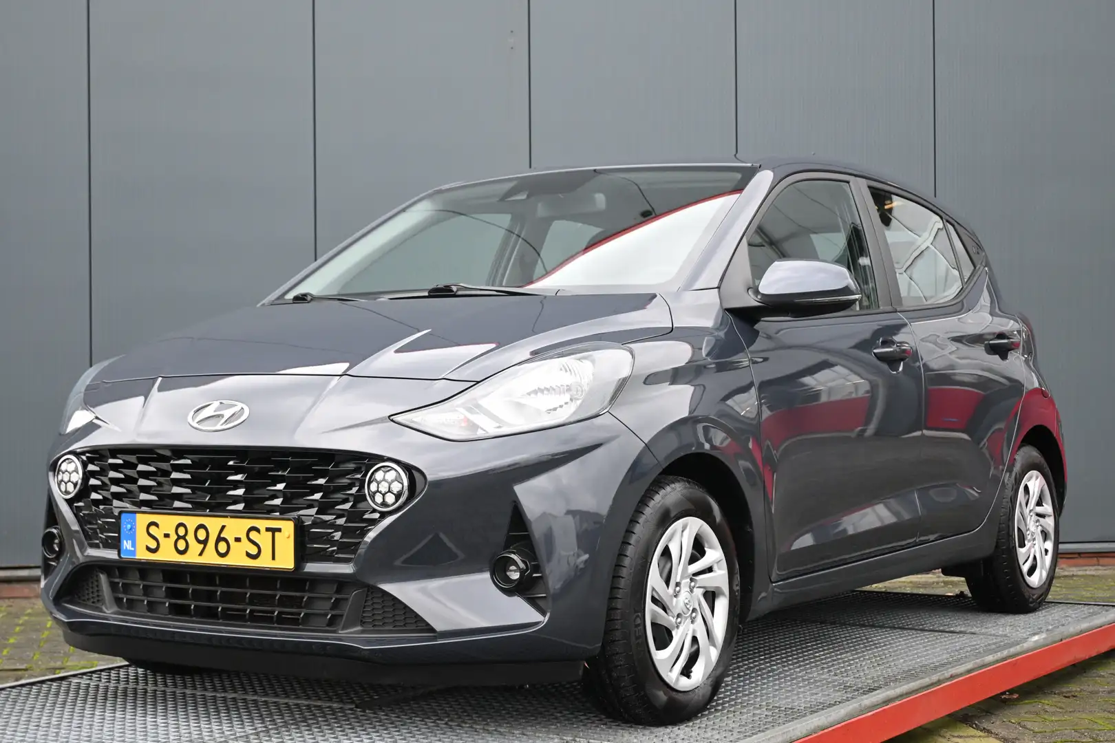 Hyundai i10 1.0 Comfort Gris - 1