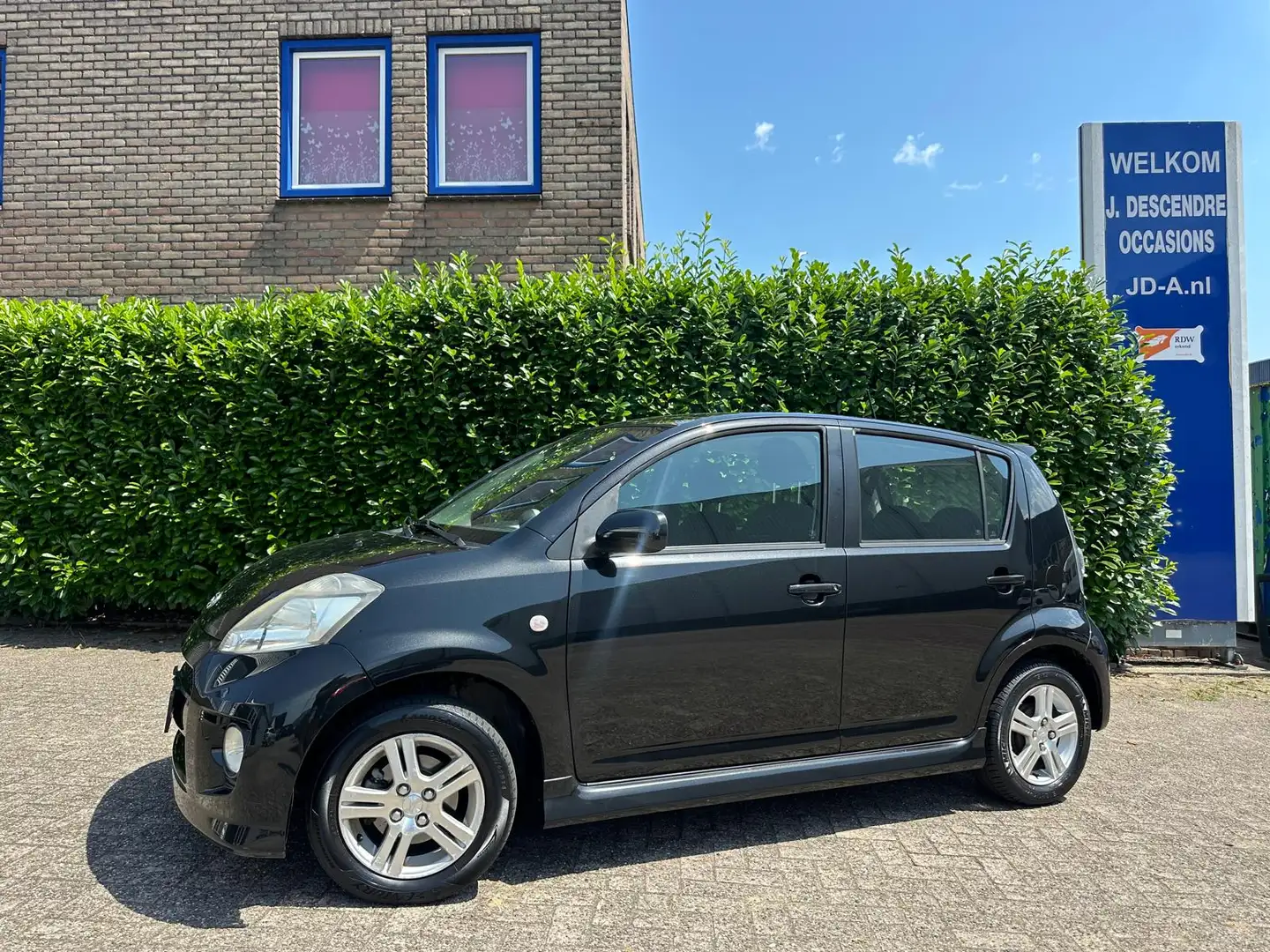 Daihatsu Sirion 2 1.3-16V Comfort Sport, Airco, Elec.Pakket, Lmv!! Zwart - 1