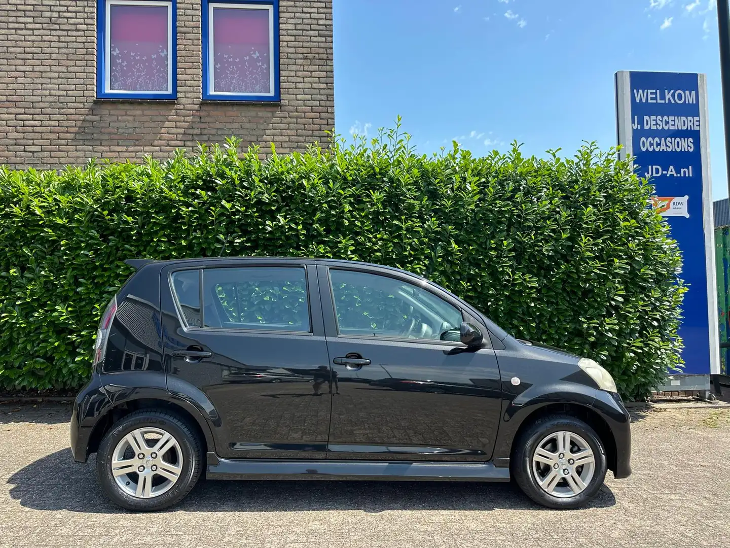 Daihatsu Sirion 2 1.3-16V Comfort Sport, Airco, Elec.Pakket, Lmv!! Zwart - 2