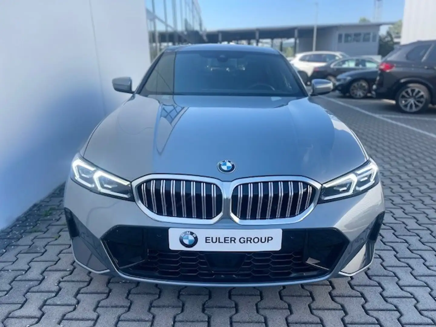 BMW 330 i M Sport Innov.+Comf. ACC Memory ad.M-FW HiFi LCP Grau - 2