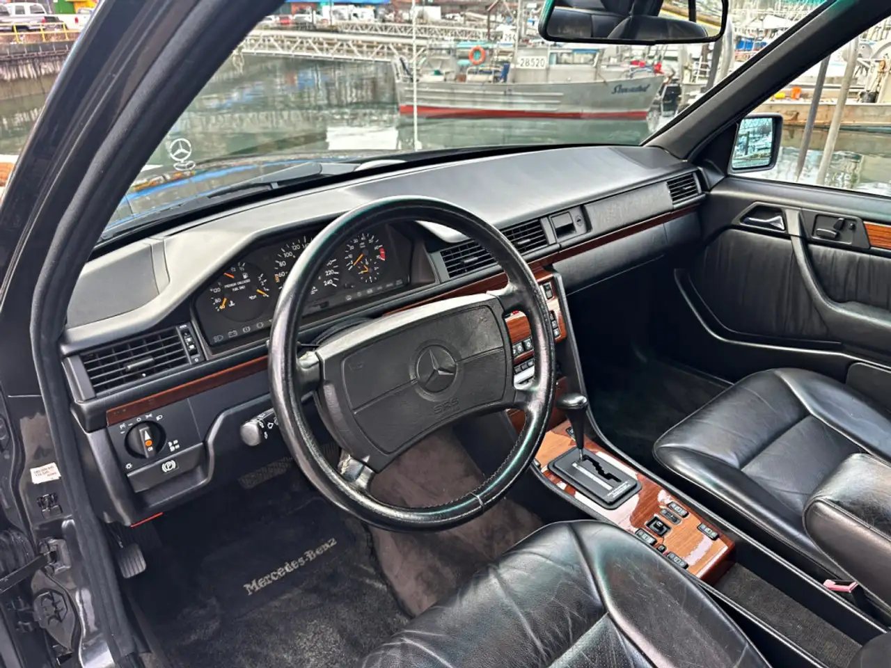 Mercedes-Benz 300 снимка Mercedes-Benz 300
