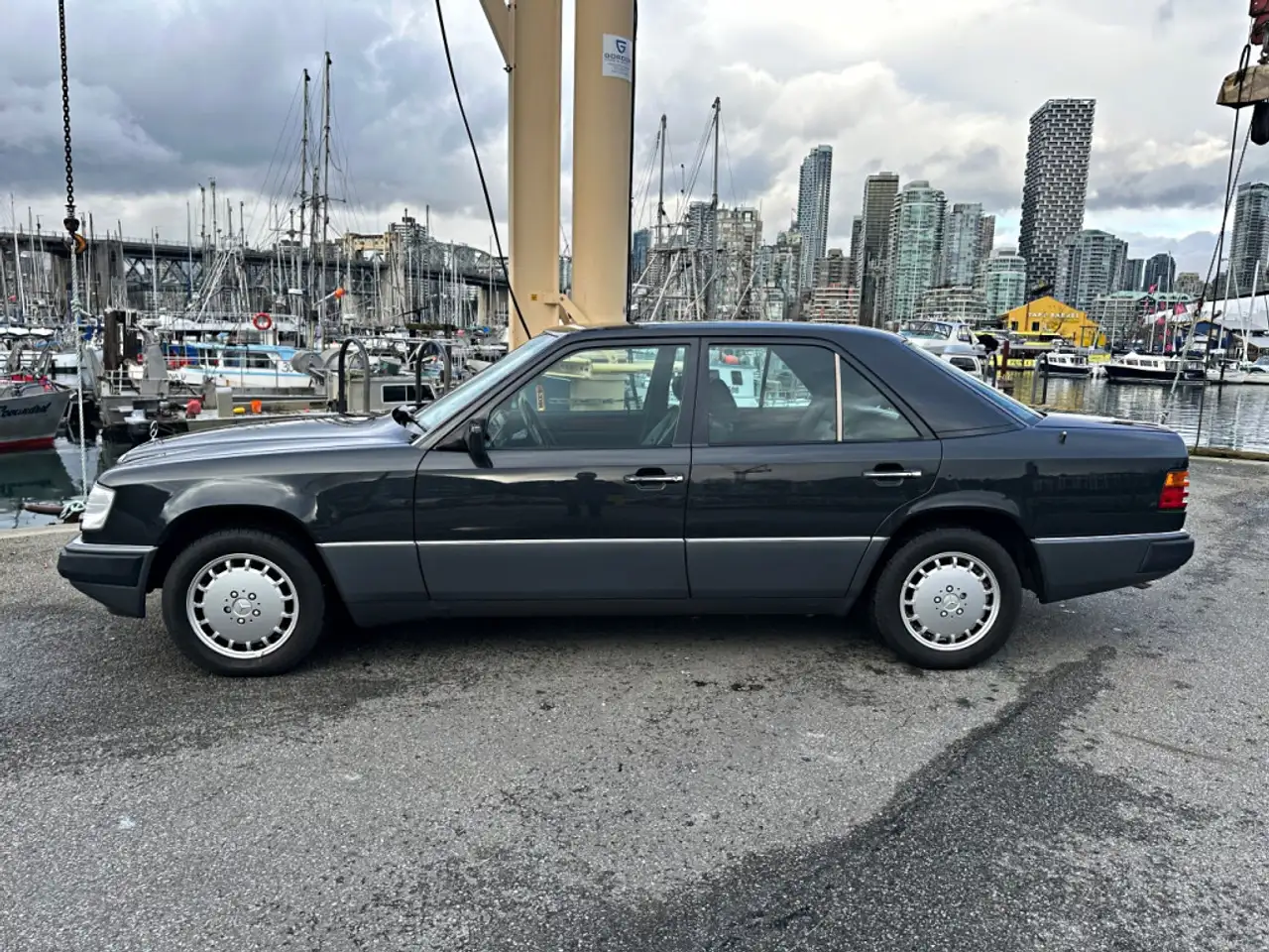 Mercedes-Benz 300 снимка Mercedes-Benz 300