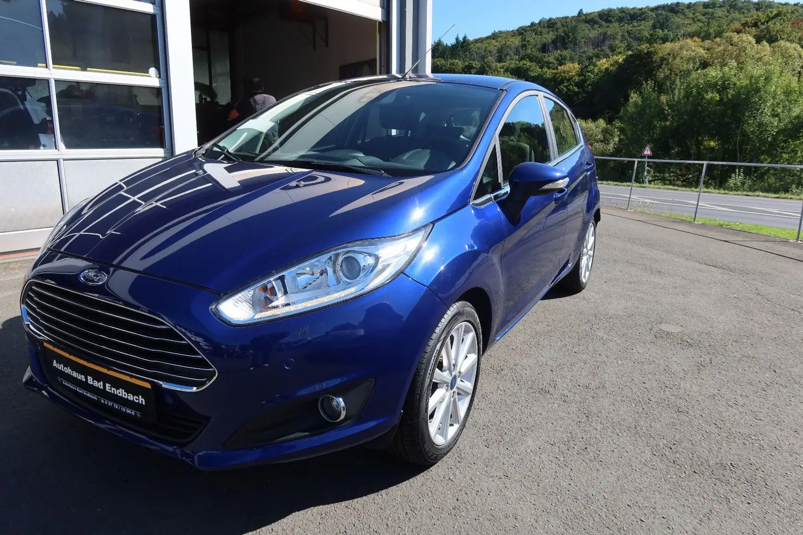 Ford Fiesta Titanium Blau - 1