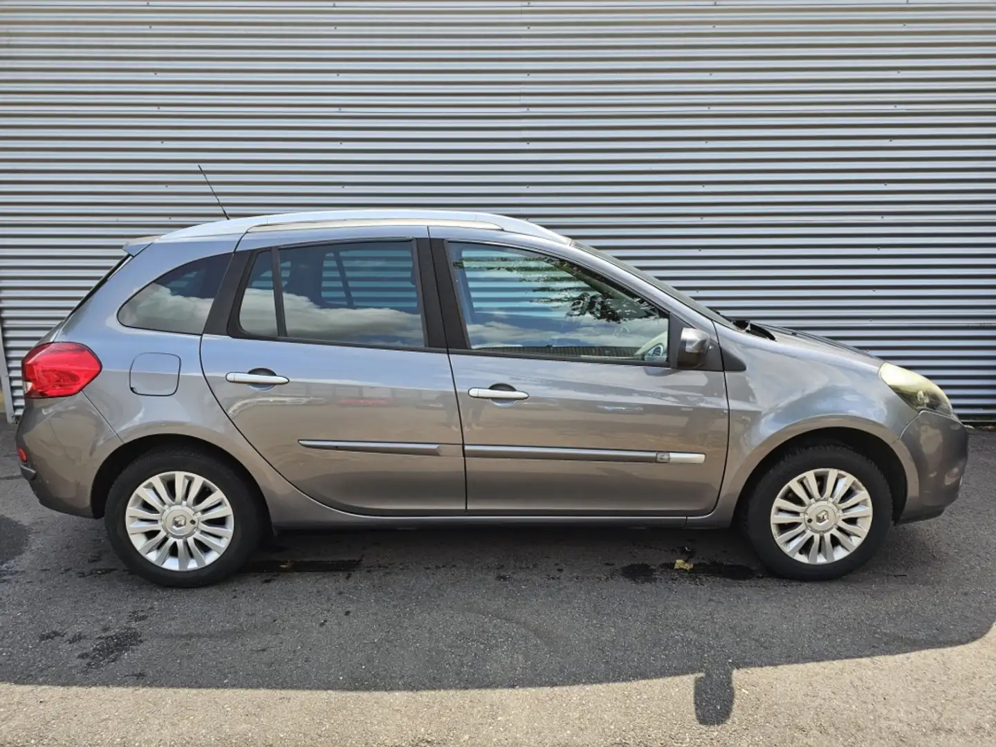 Renault Clio Estate 1.2 TCE Collection Gris - 1