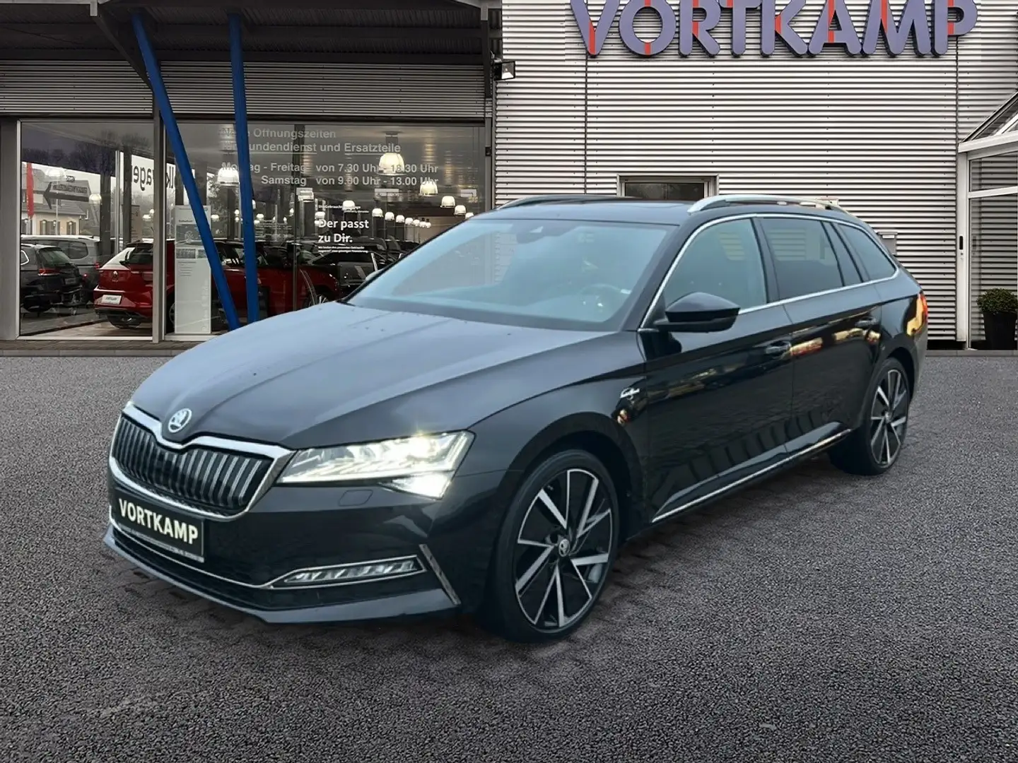 Skoda Superb Combi L&K iV Pano/AHK/StdHzg/CANTON Schwarz - 2