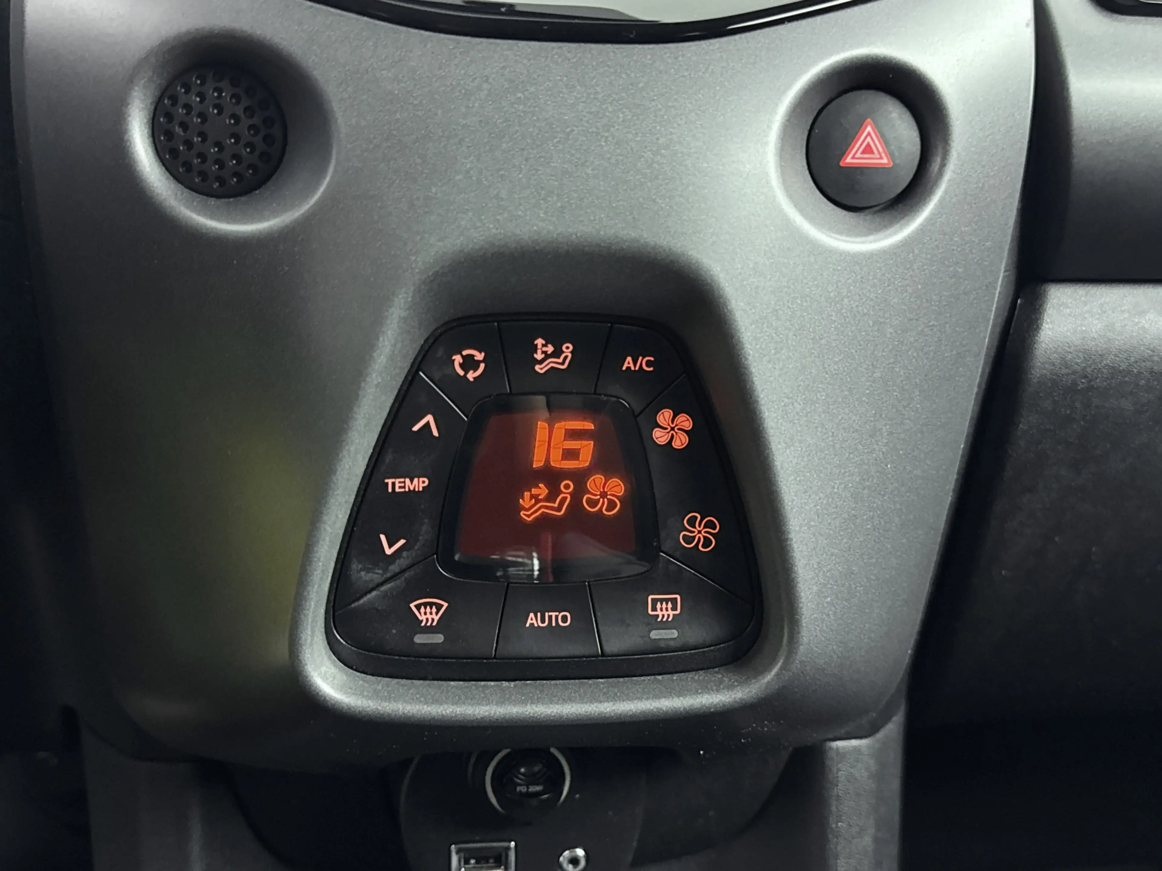 Toyota Aygo 1.0 VVT-i x-joy Automaat | Dealer onderhouden | Cl — photo 10