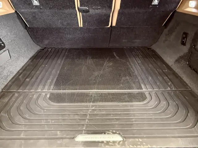 Land Rover Range Rover P550e Ansicht 6