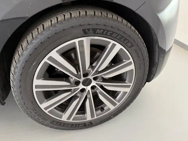 Land Rover Range Rover P550e Ansicht 18