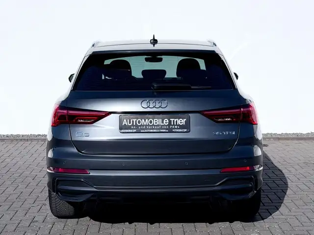 Audi Q3 view 6