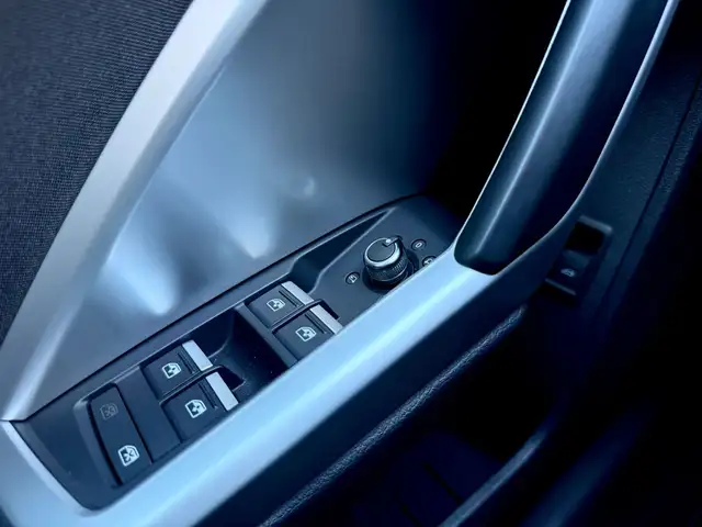 Audi Q3 view 15