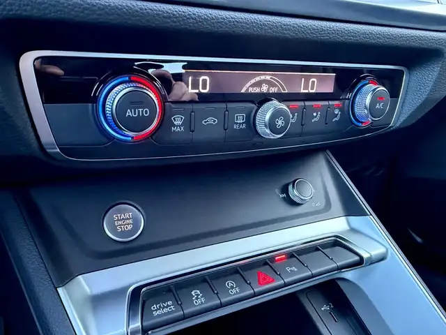 Audi Q3 view 20
