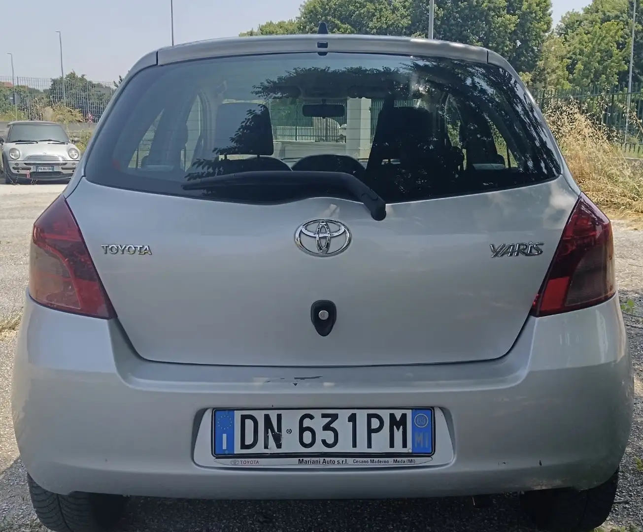 Toyota Yaris 5p 1.3 Sol c/CL - 2