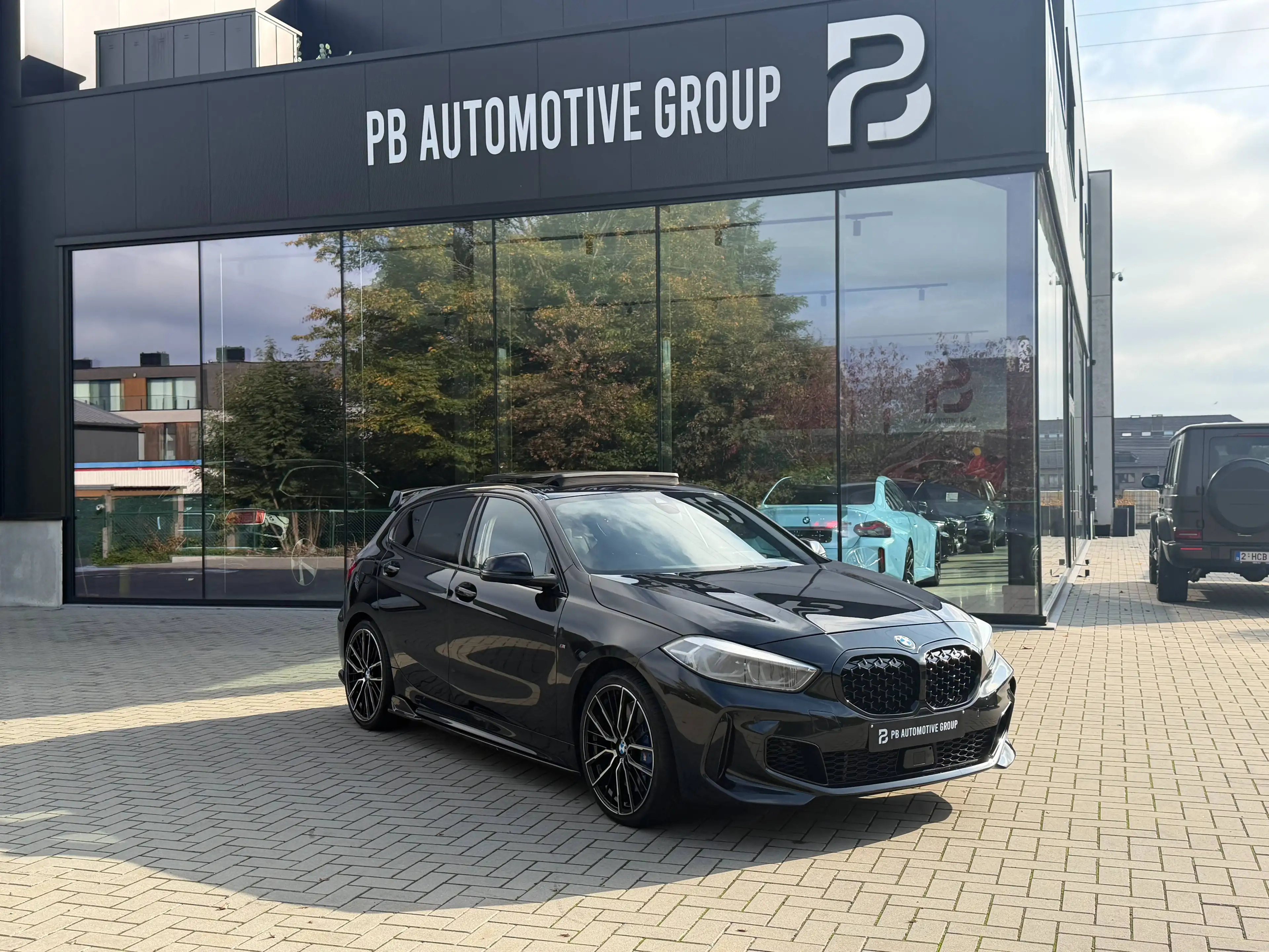 BMW 135 M135i xDrive 306PK | PANODAK | HARMAN KARDON | M SPORT | CAMERA | STOELVERWARMING |
