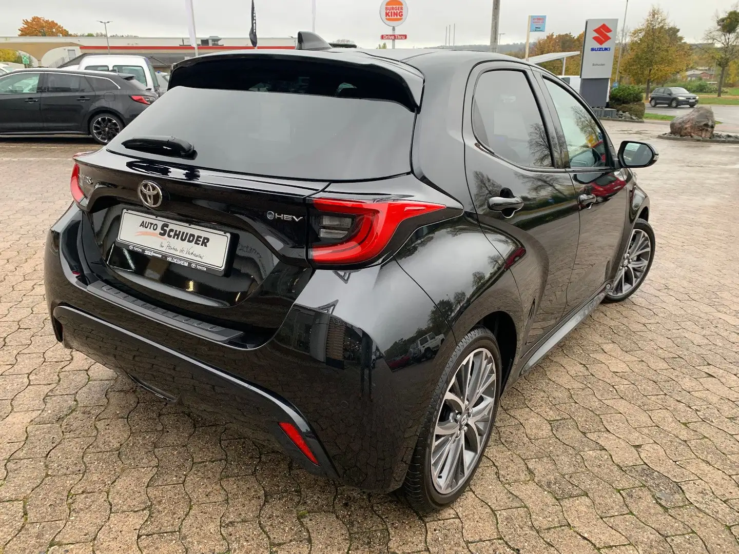 Toyota Yaris Hybrid Style*Wenig KM* Schwarz - 2