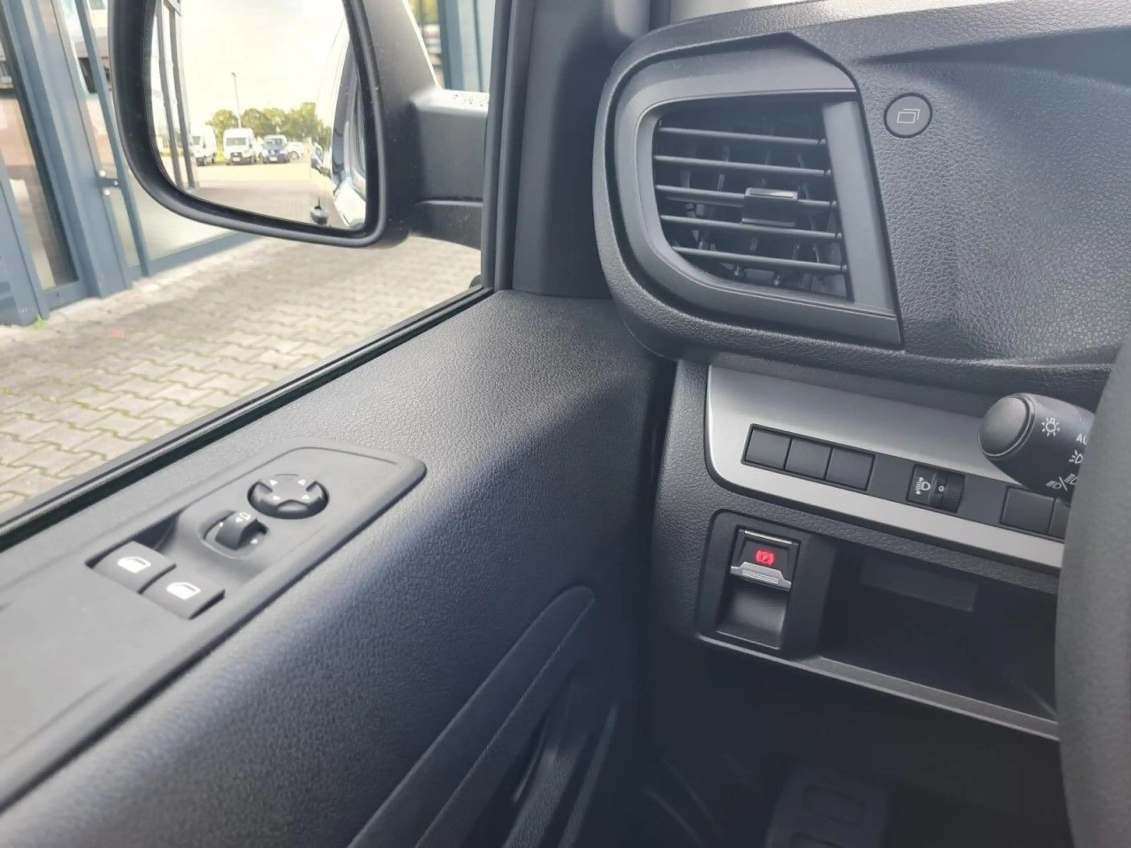 Opel Vivaro 2.2 Kombi XL (L3) 9 Sitze KAMERA TEMPOMAT — photo 28