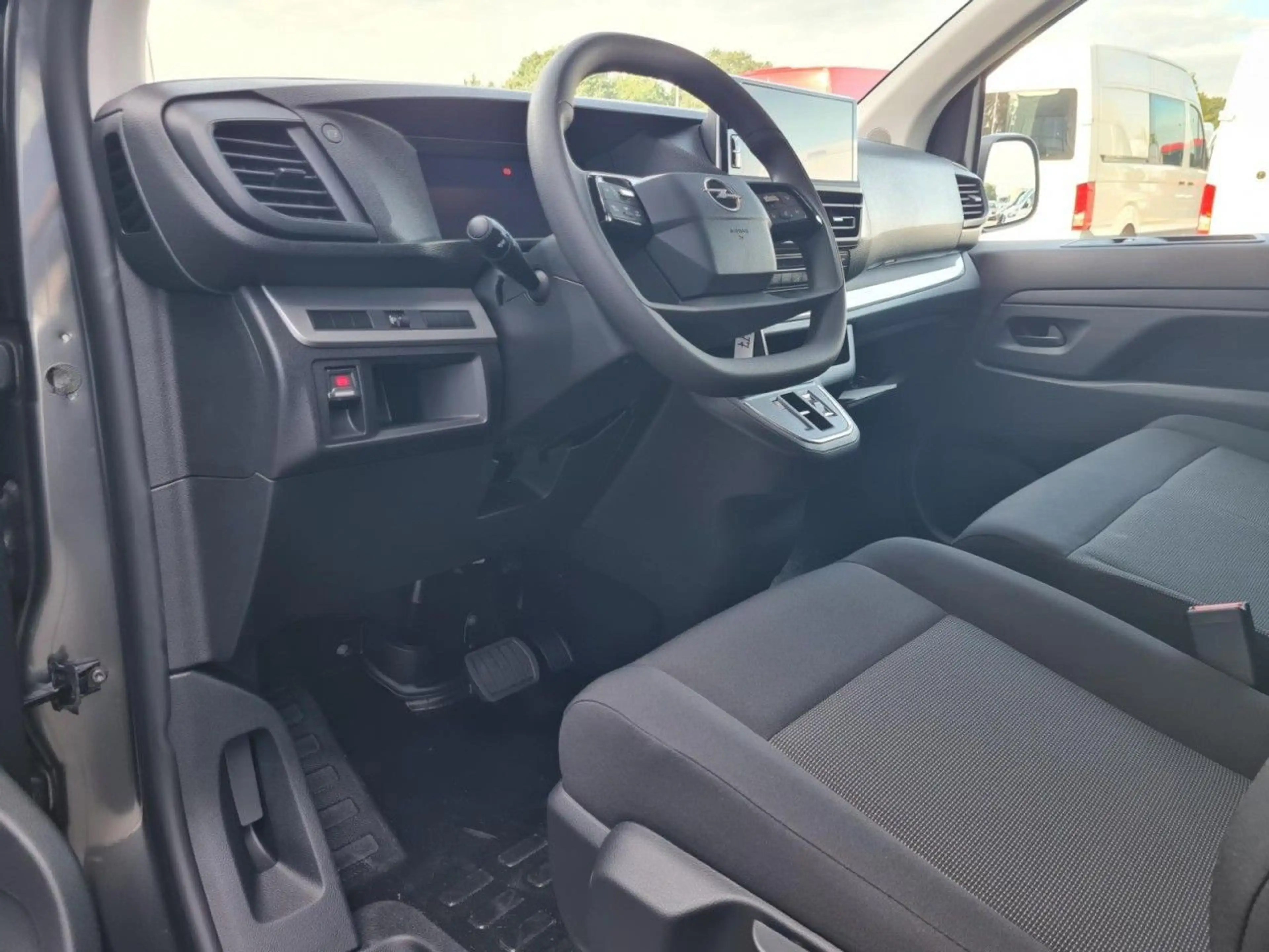 Opel Vivaro 2.2 Kombi XL (L3) 9 Sitze KAMERA TEMPOMAT — photo 13