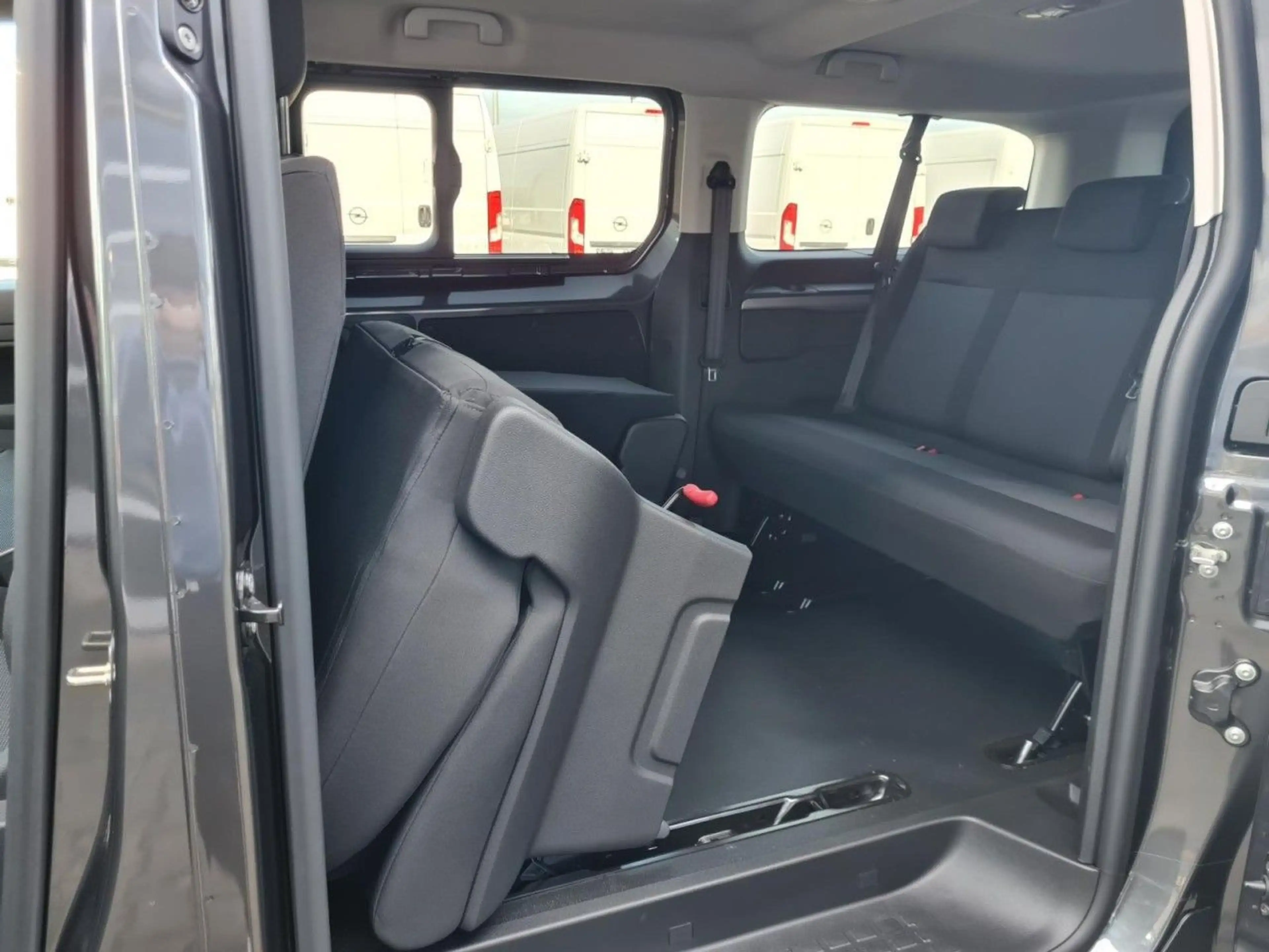 Opel Vivaro 2.2 Kombi XL (L3) 9 Sitze KAMERA TEMPOMAT — photo 26