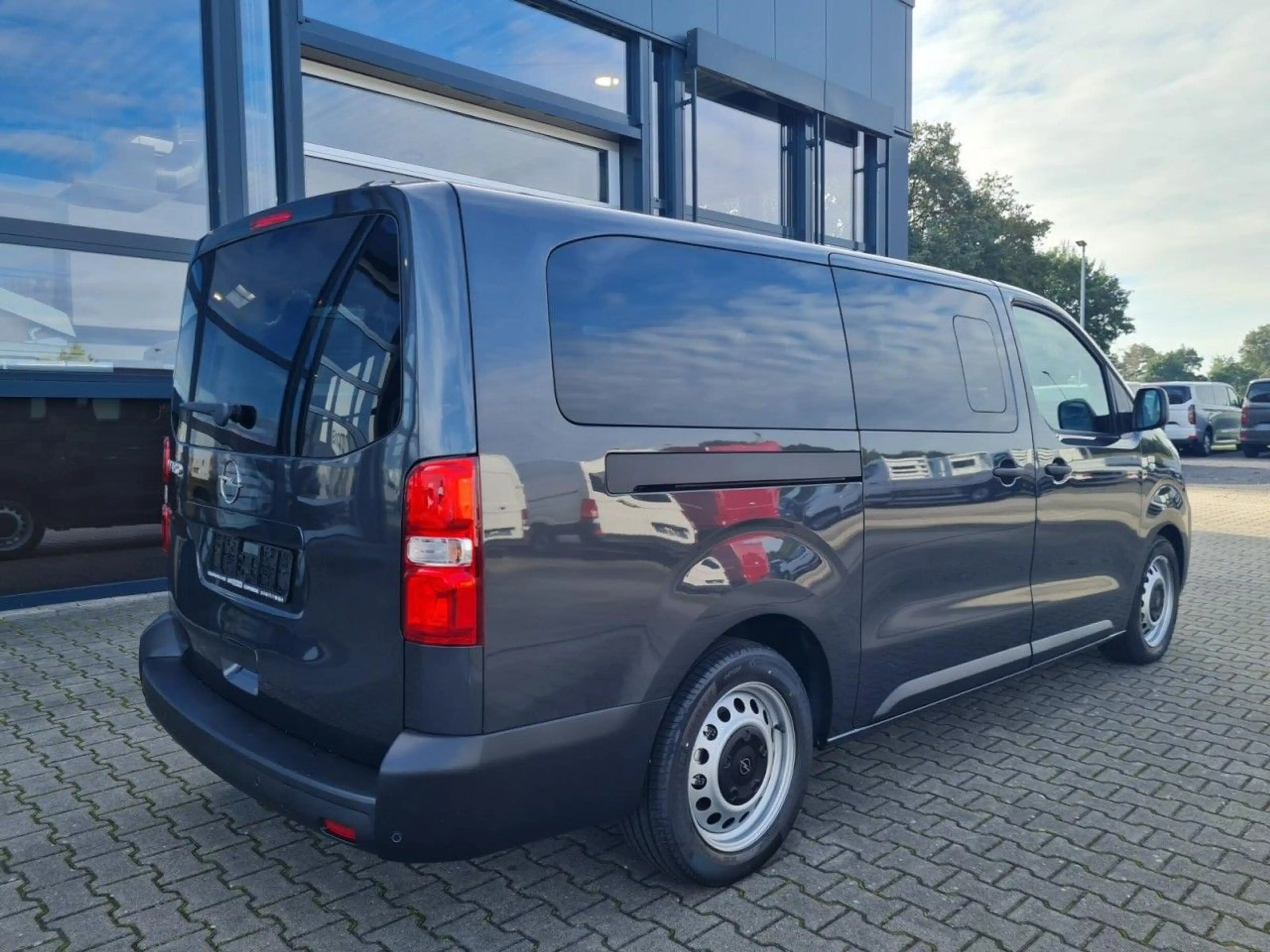 Opel Vivaro 2.2 Kombi XL (L3) 9 Sitze KAMERA TEMPOMAT — photo 9