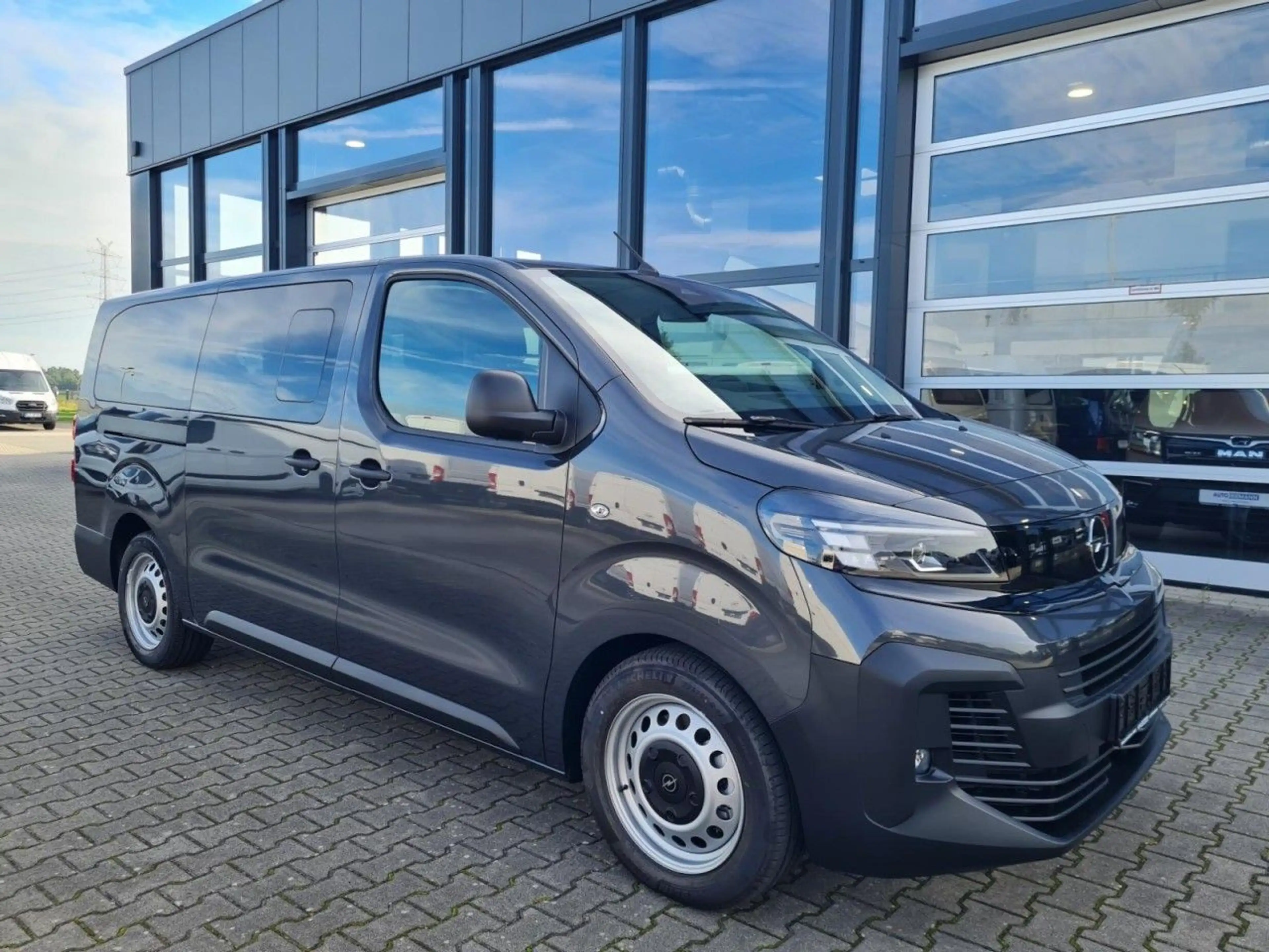 Opel Vivaro 2.2 Kombi XL (L3) 9 Sitze KAMERA TEMPOMAT — photo 4