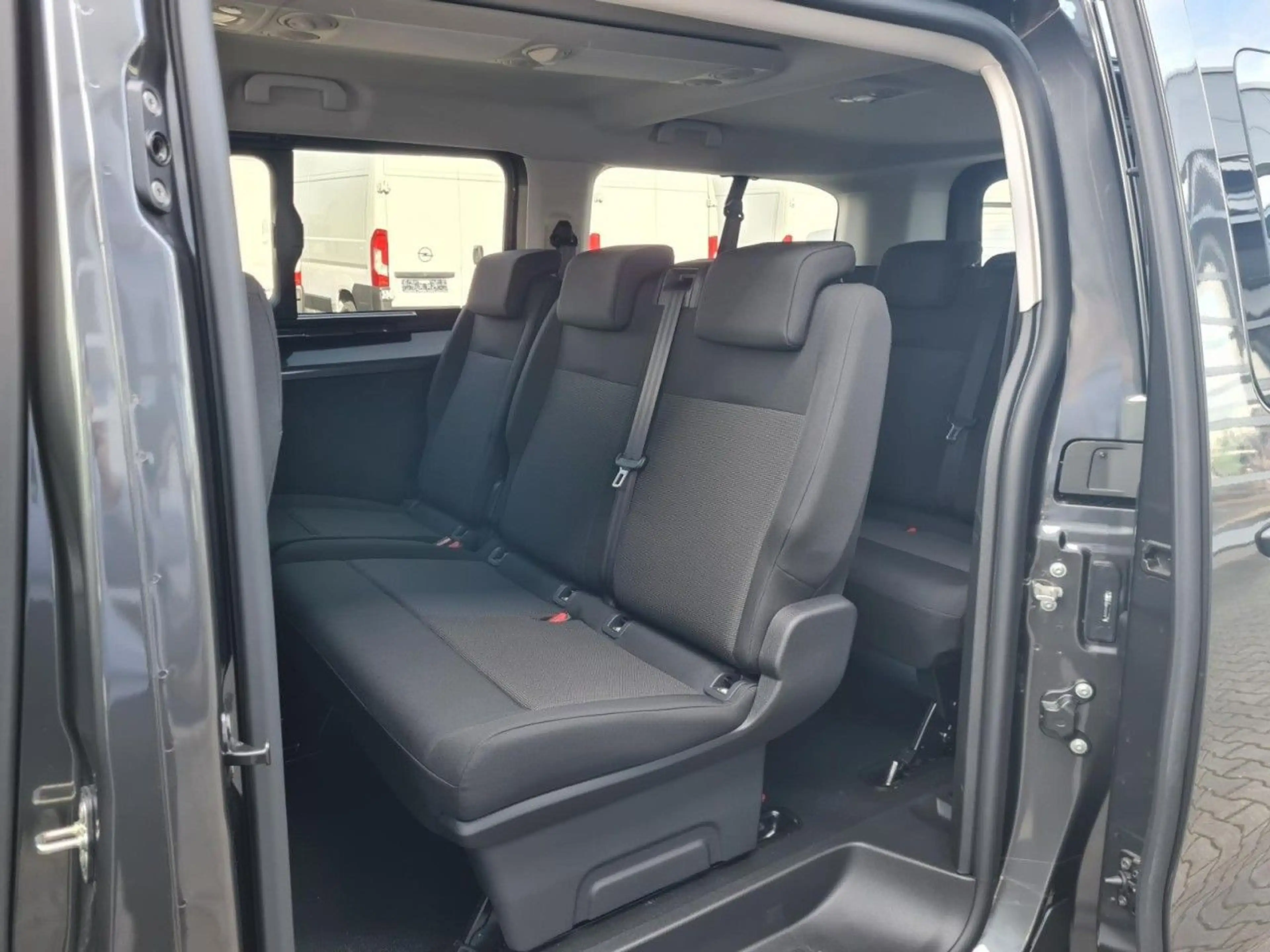 Opel Vivaro 2.2 Kombi XL (L3) 9 Sitze KAMERA TEMPOMAT — photo 24