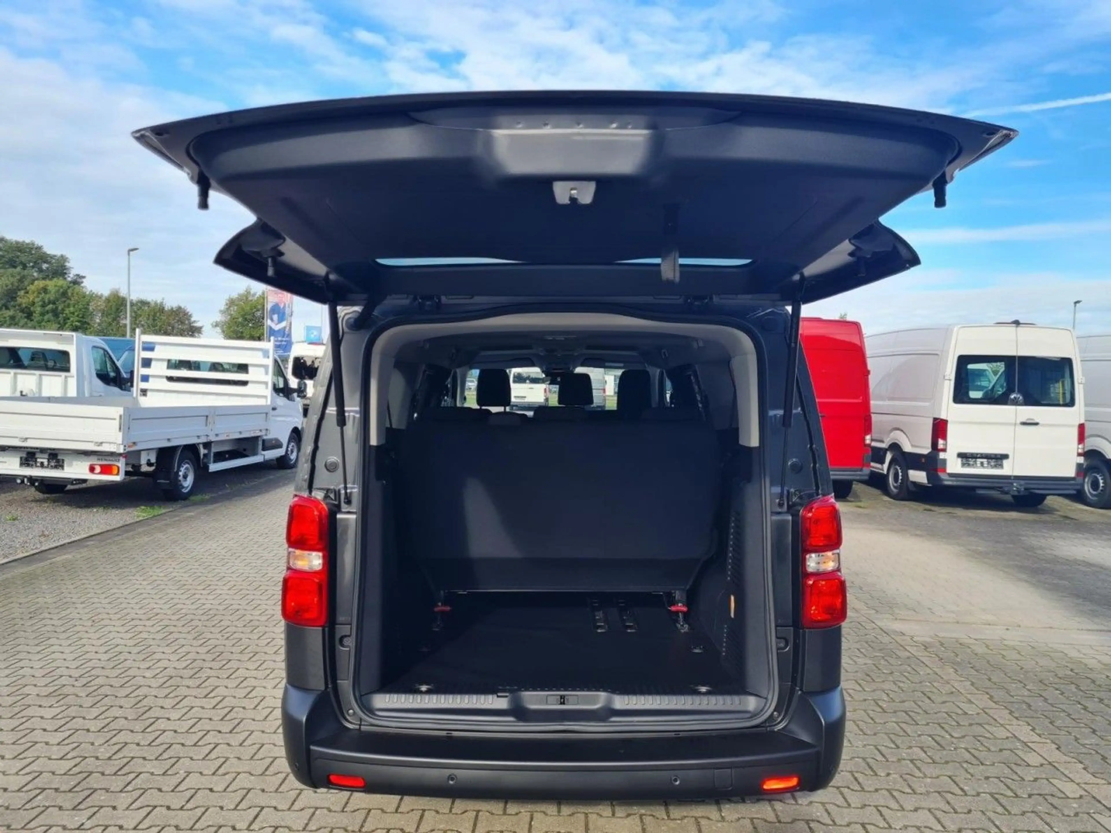 Opel Vivaro 2.2 Kombi XL (L3) 9 Sitze KAMERA TEMPOMAT — photo 29