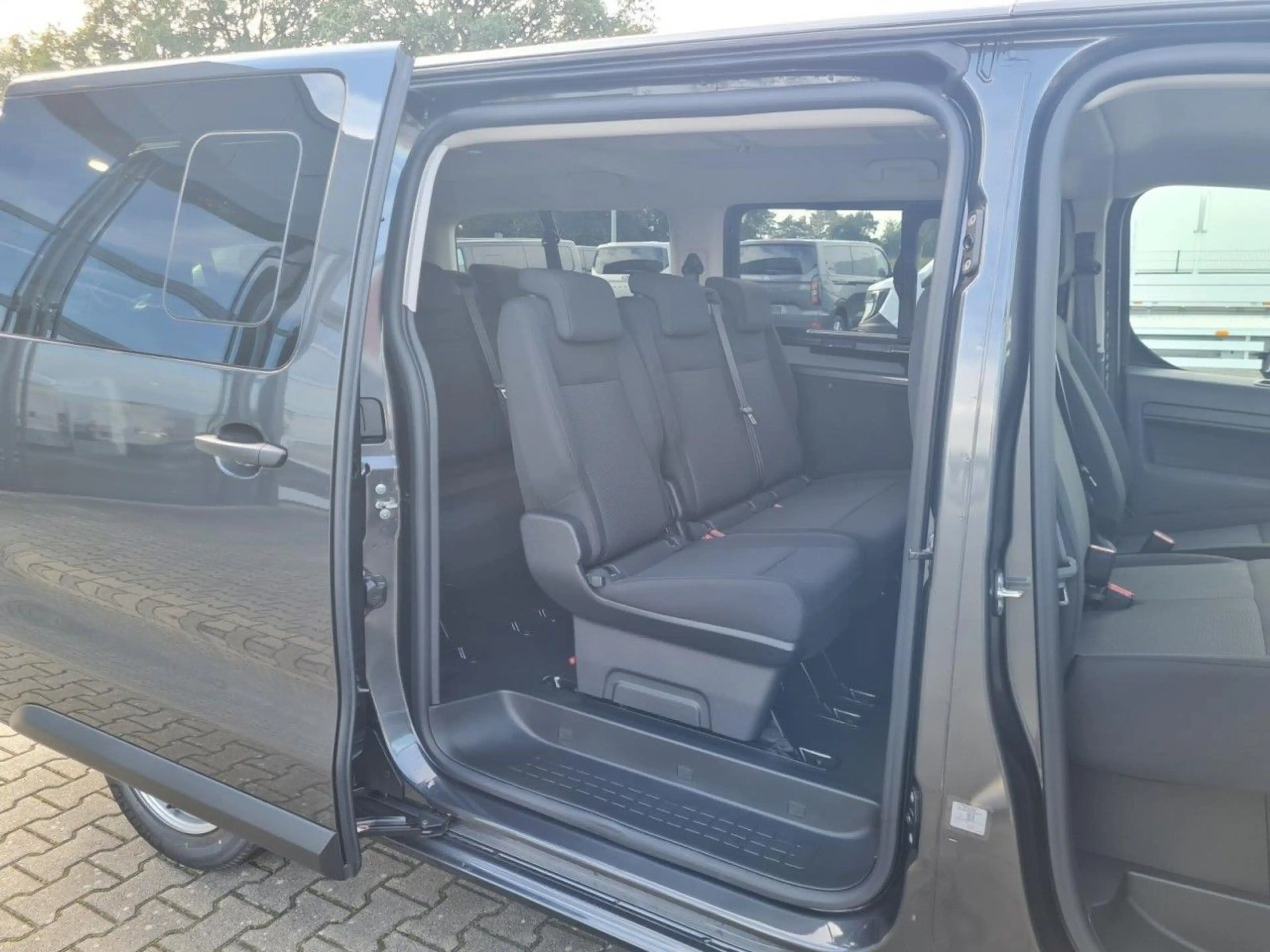 Opel Vivaro 2.2 Kombi XL (L3) 9 Sitze KAMERA TEMPOMAT — photo 6