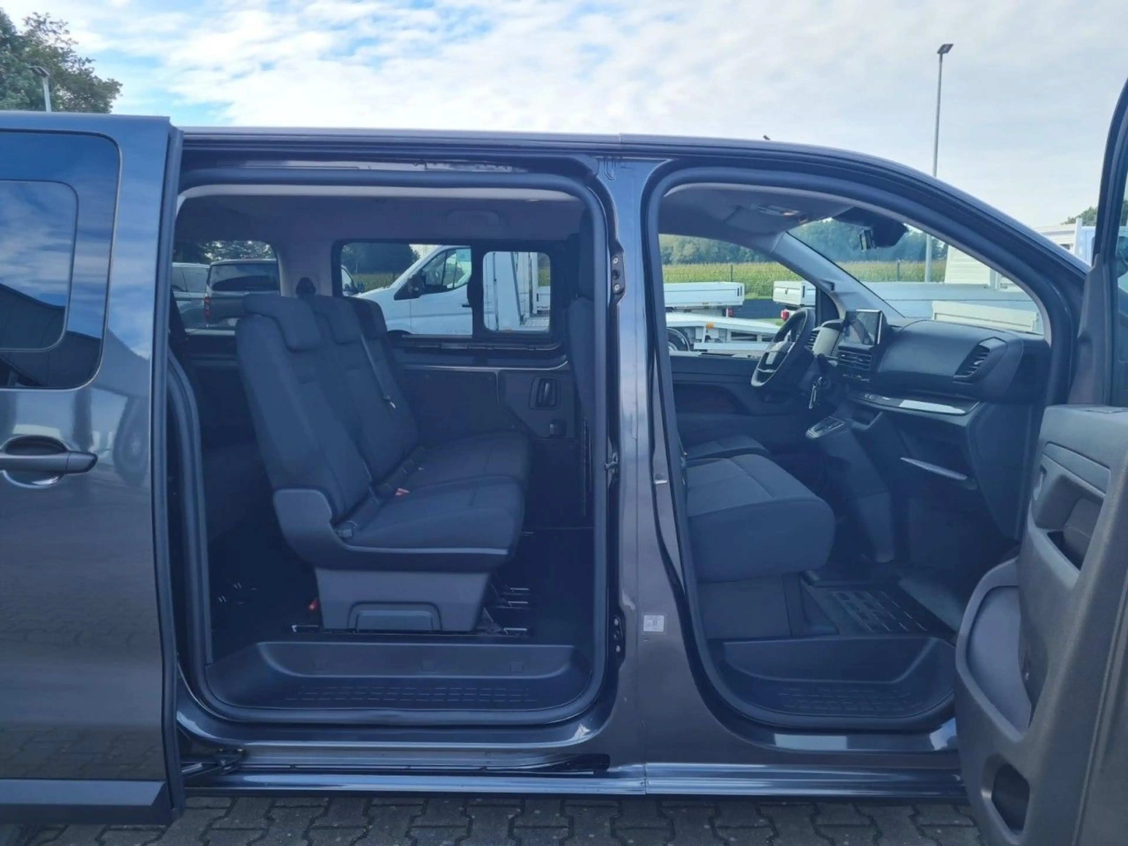 Opel Vivaro 2.2 Kombi XL (L3) 9 Sitze KAMERA TEMPOMAT — photo 5