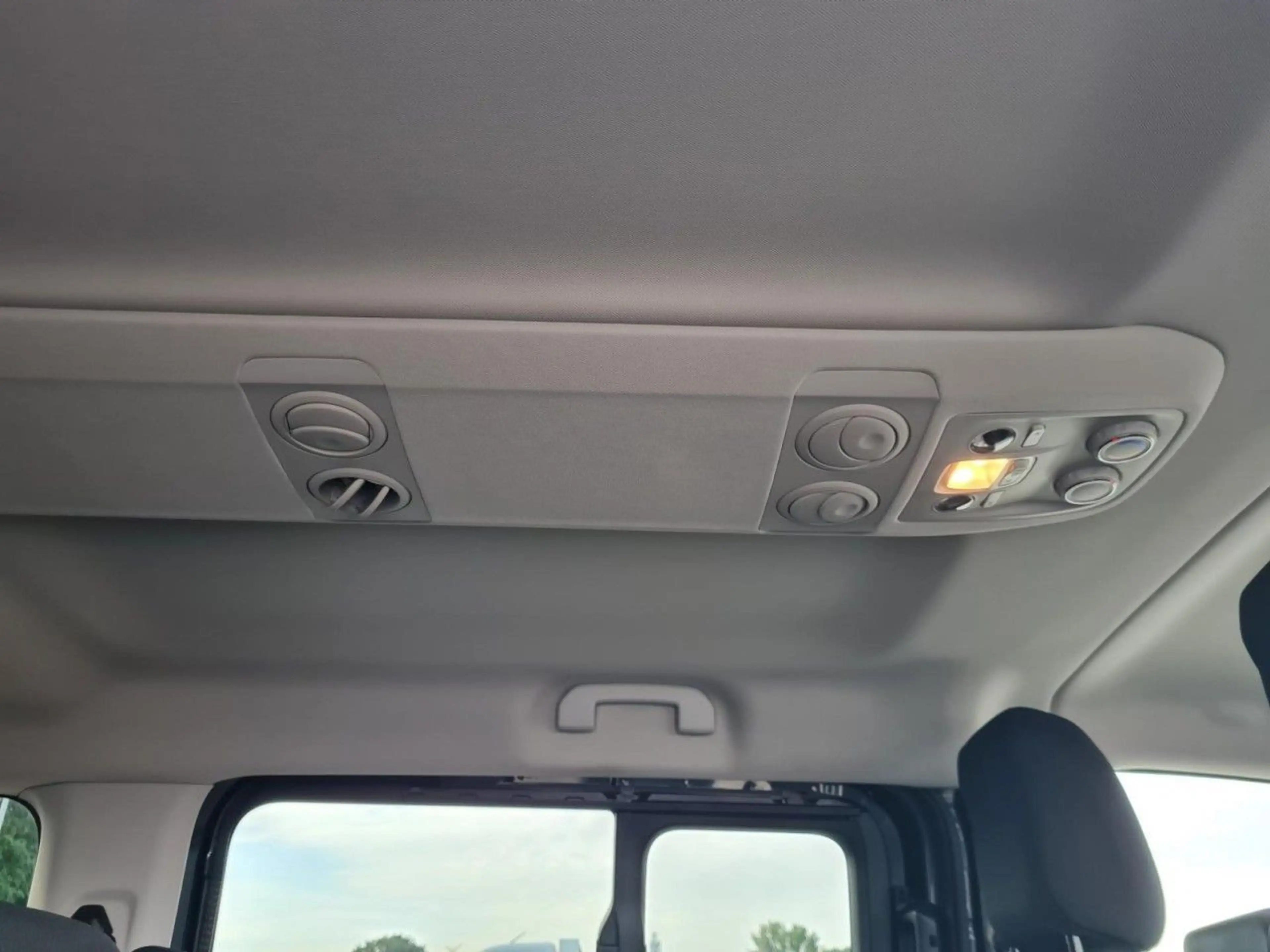 Opel Vivaro 2.2 Kombi XL (L3) 9 Sitze KAMERA TEMPOMAT — photo 22