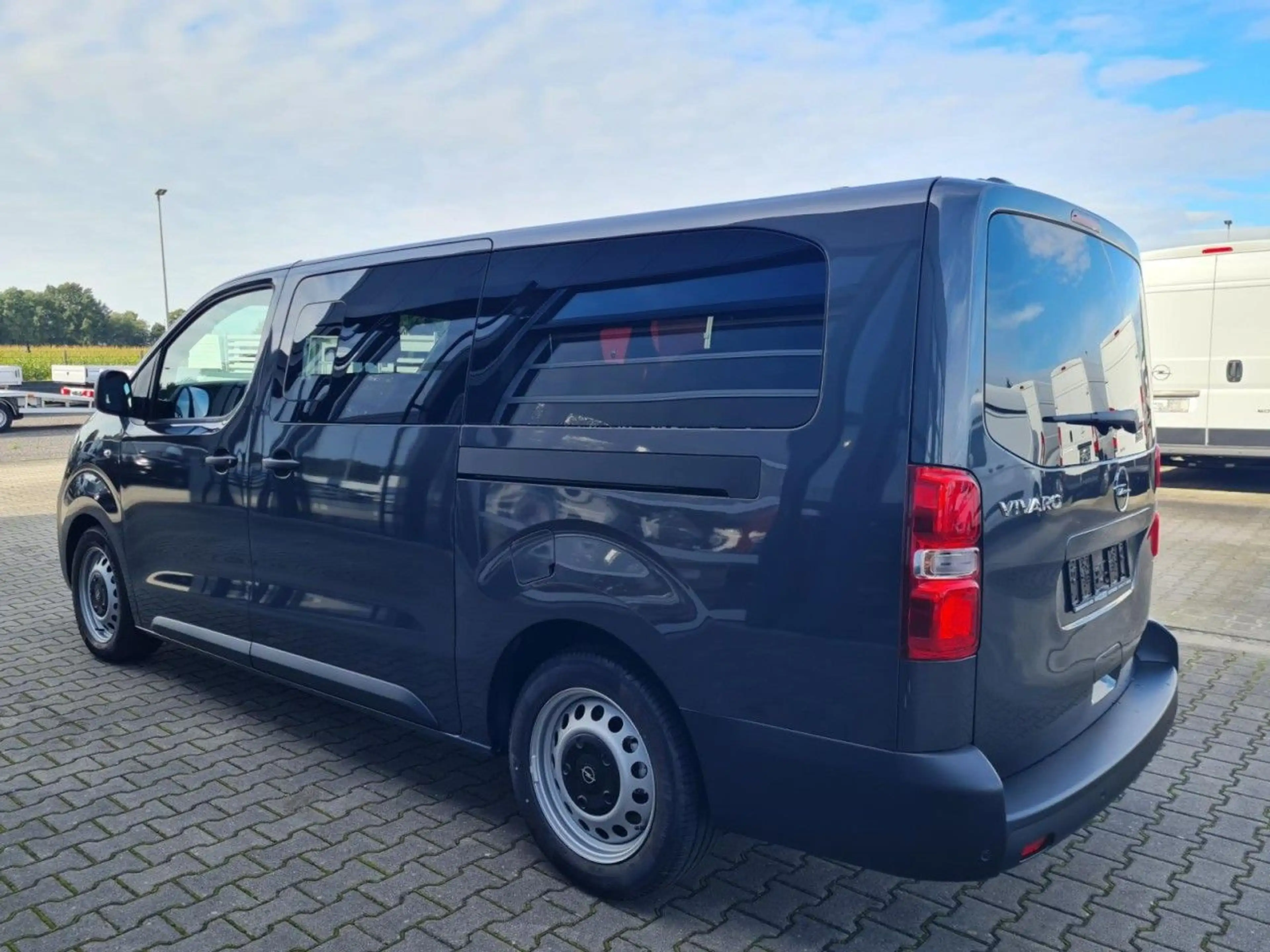 Opel Vivaro 2.2 Kombi XL (L3) 9 Sitze KAMERA TEMPOMAT — photo 12