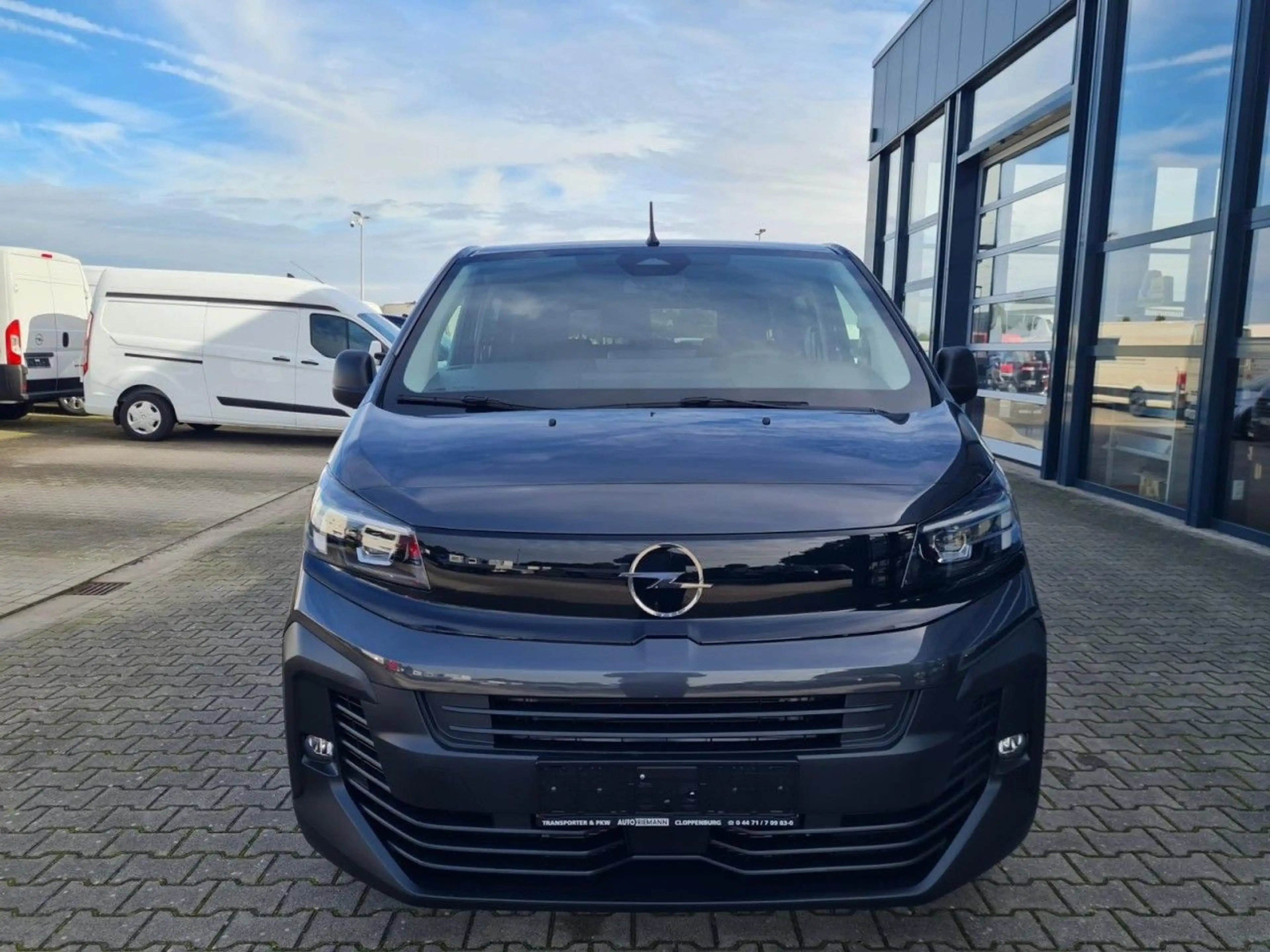 Opel Vivaro 2.2 Kombi XL (L3) 9 Sitze KAMERA TEMPOMAT — photo 3