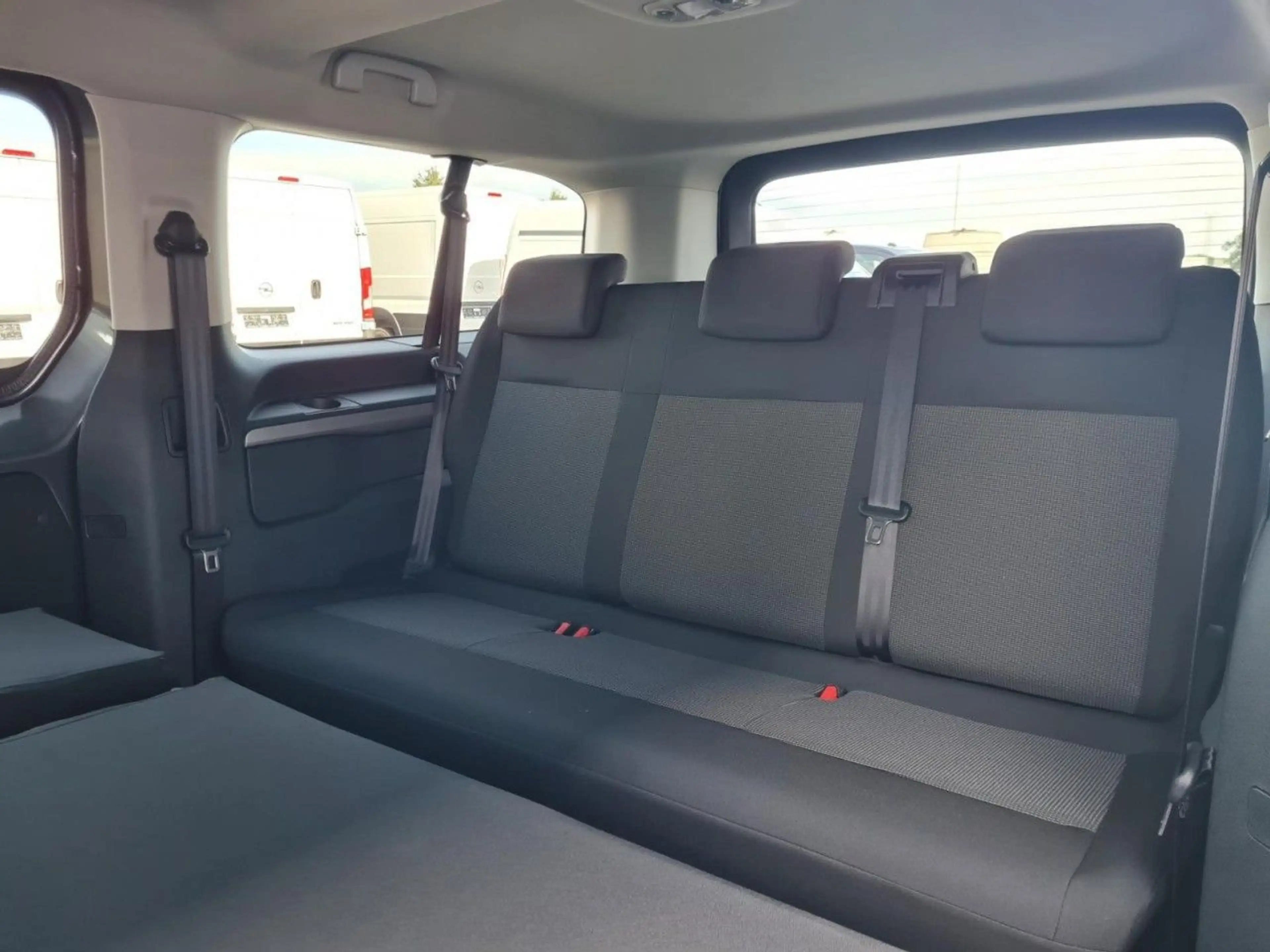 Opel Vivaro 2.2 Kombi XL (L3) 9 Sitze KAMERA TEMPOMAT — photo 27