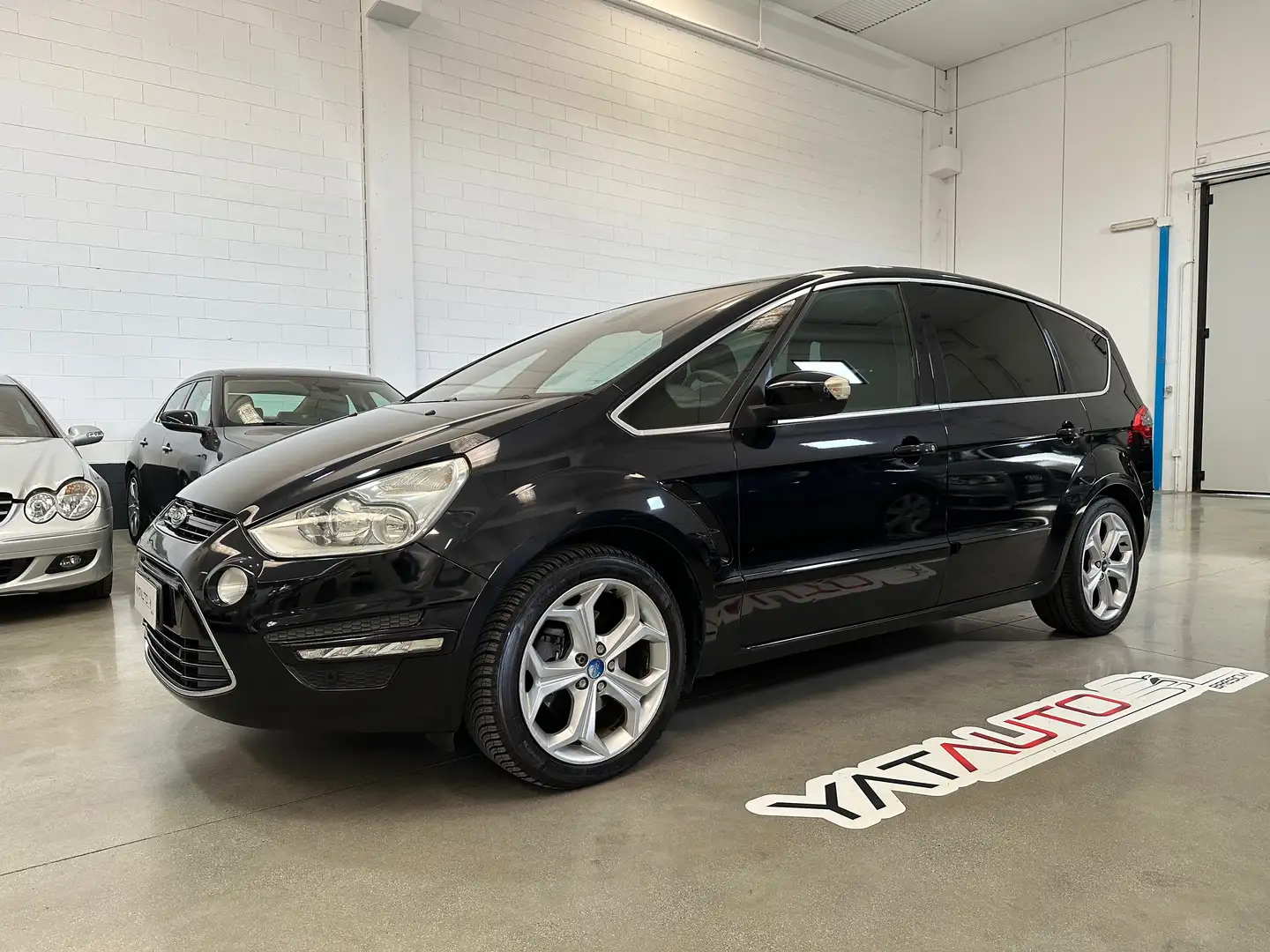 Ford S-Max 2.2 tdci Titanium 200cv 7 POSTI crna - 1