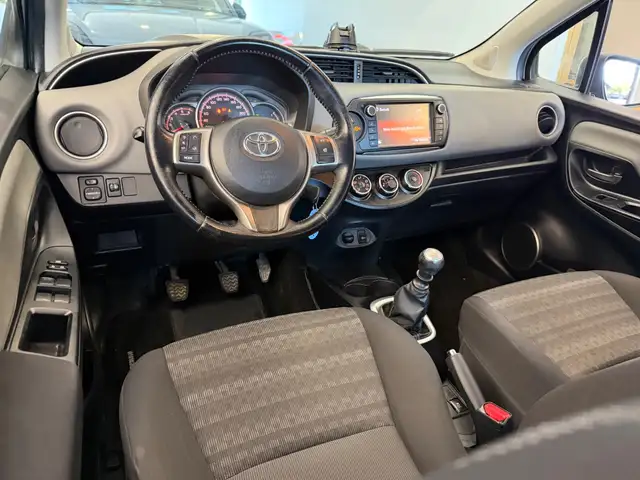 Toyota Yaris view 9