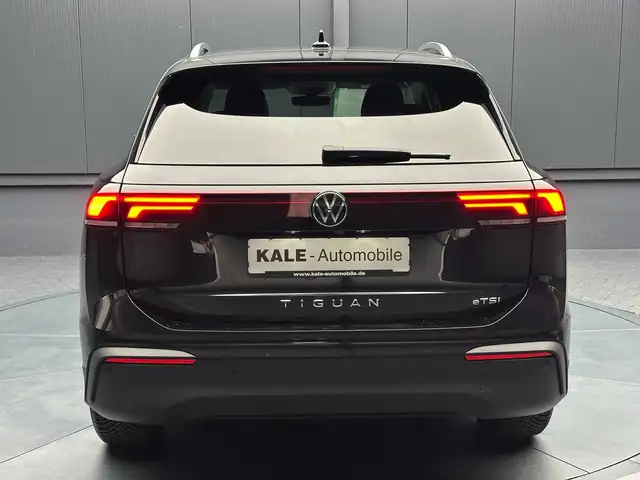 Volkswagen Tiguan view 4