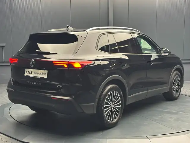 Volkswagen Tiguan view 5