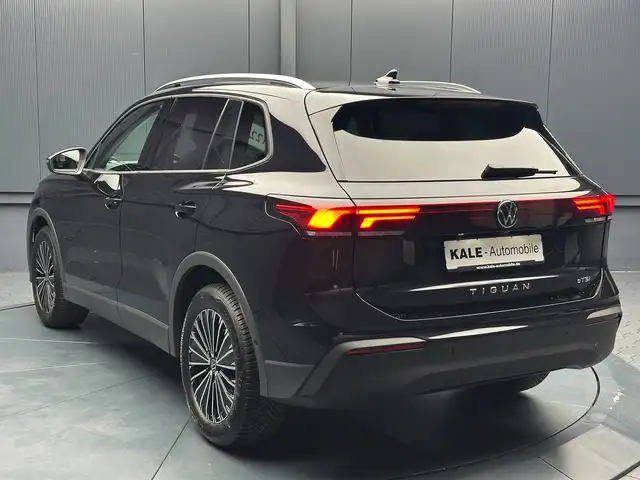 Volkswagen Tiguan view 3